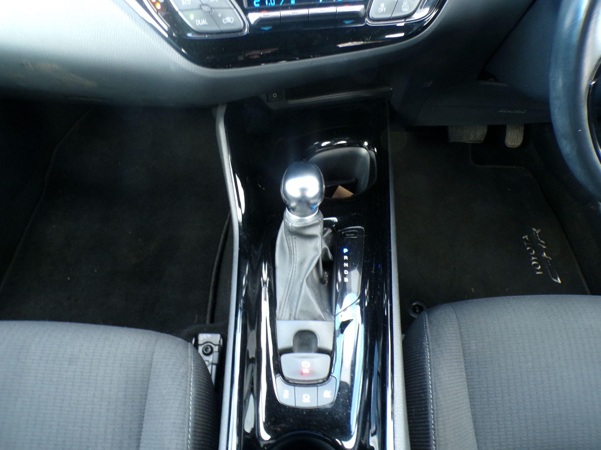 Toyota C-HR Image 12