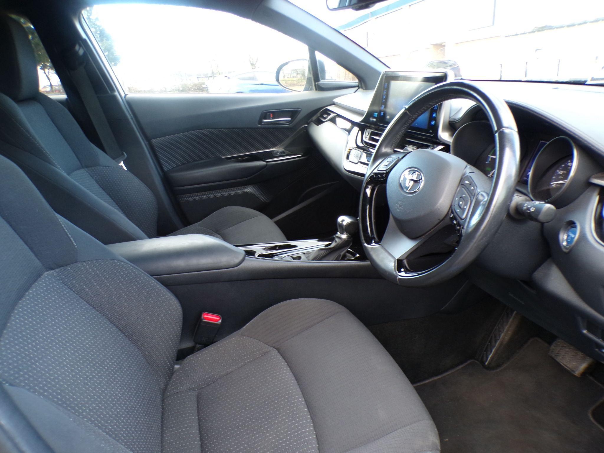 Toyota C-HR Image 13
