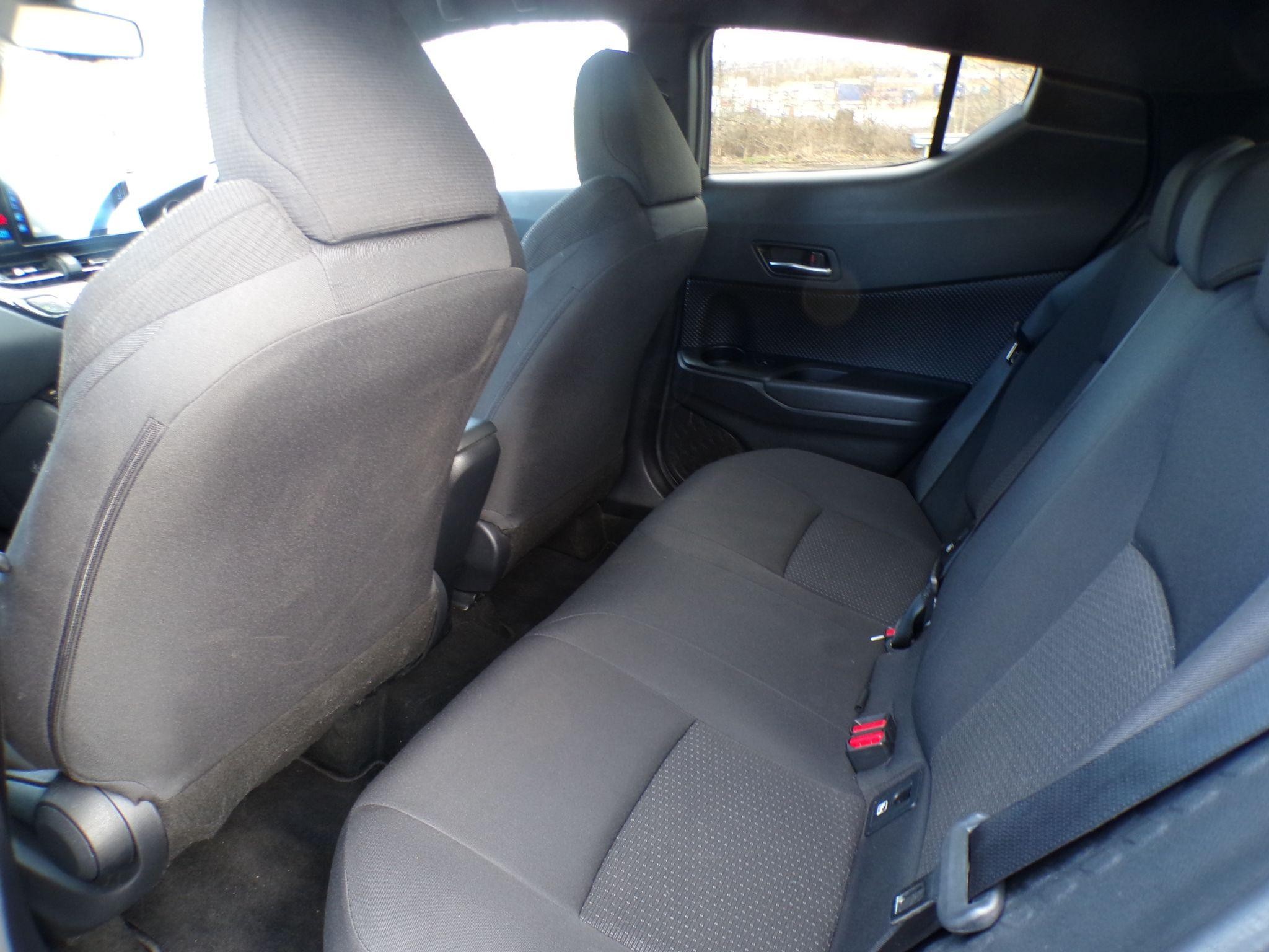 Toyota C-HR Image 14