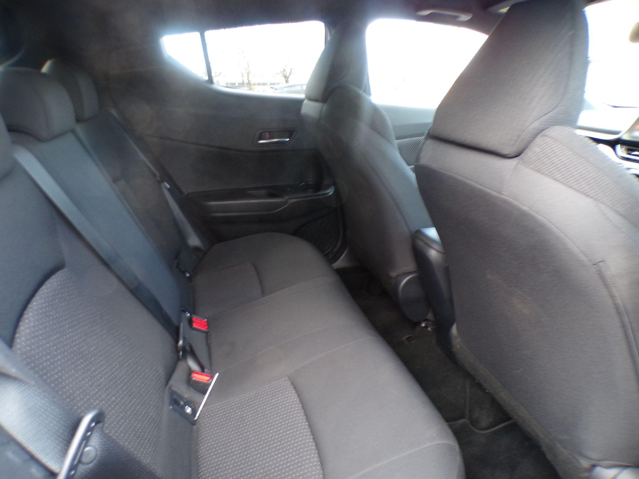Toyota C-HR Image 15