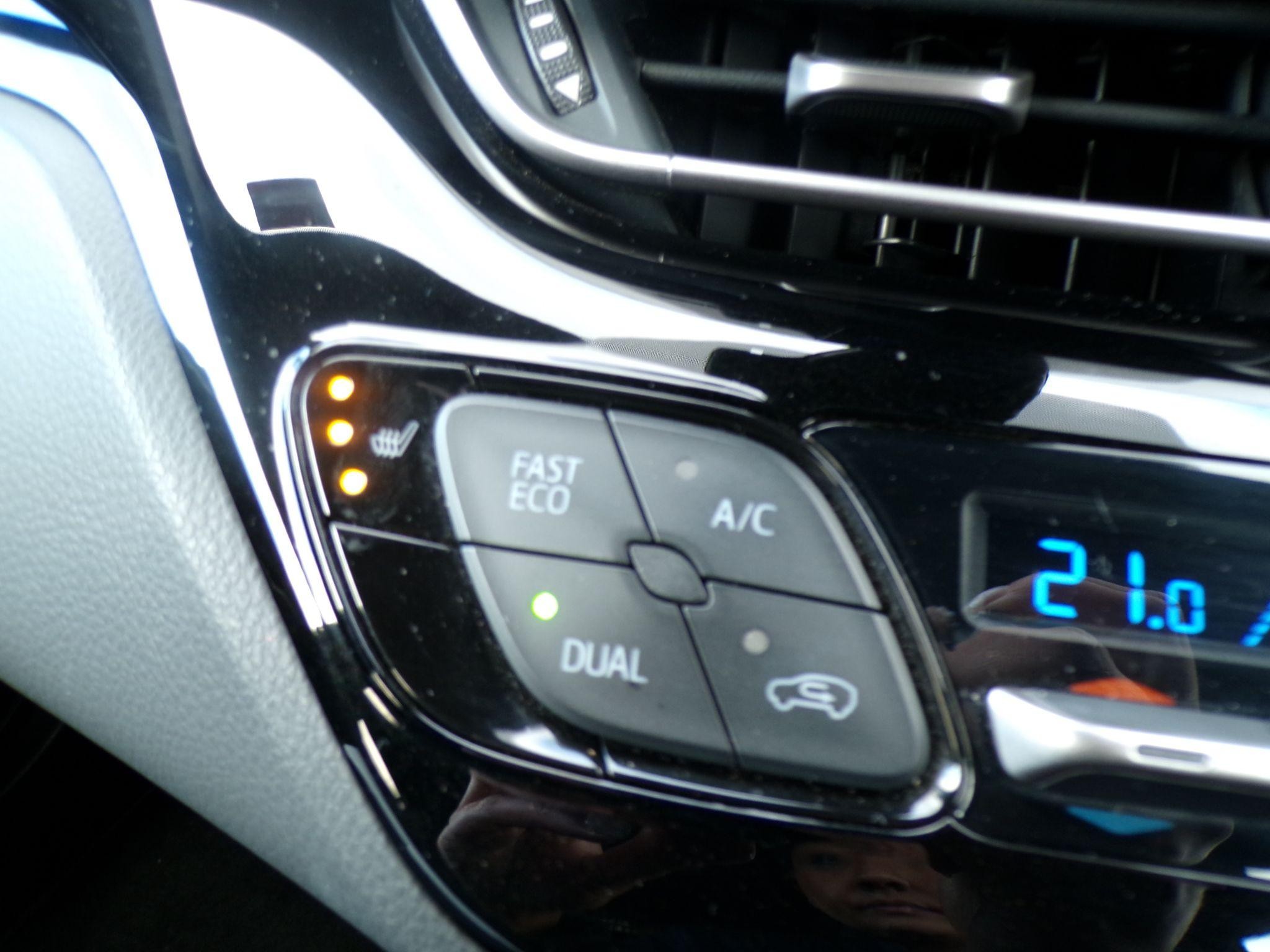 Toyota C-HR Image 19