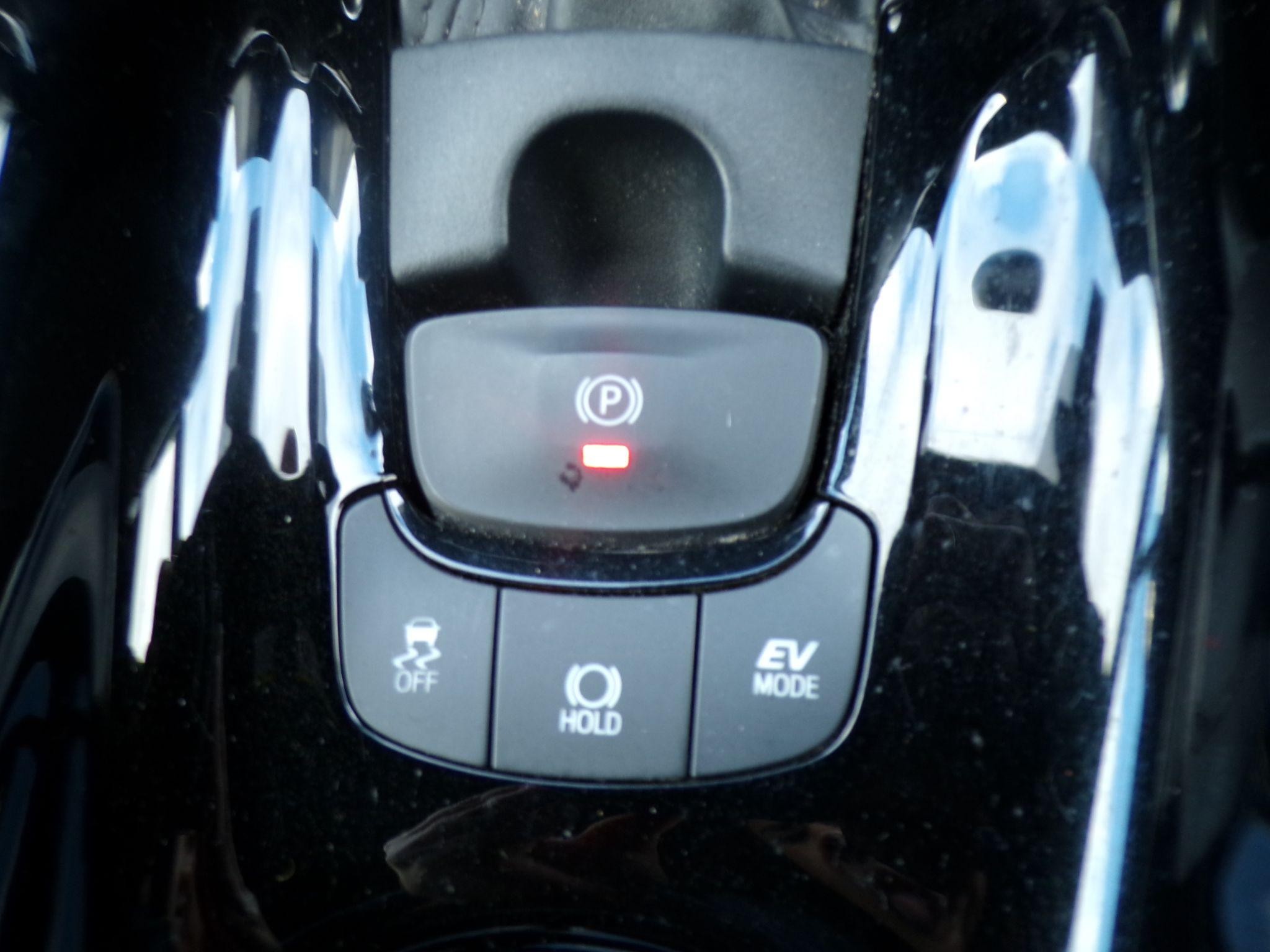 Toyota C-HR Image 20
