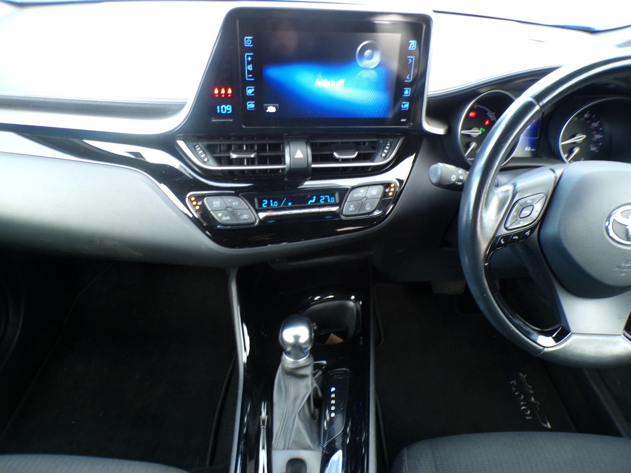 Toyota C-HR Image 22