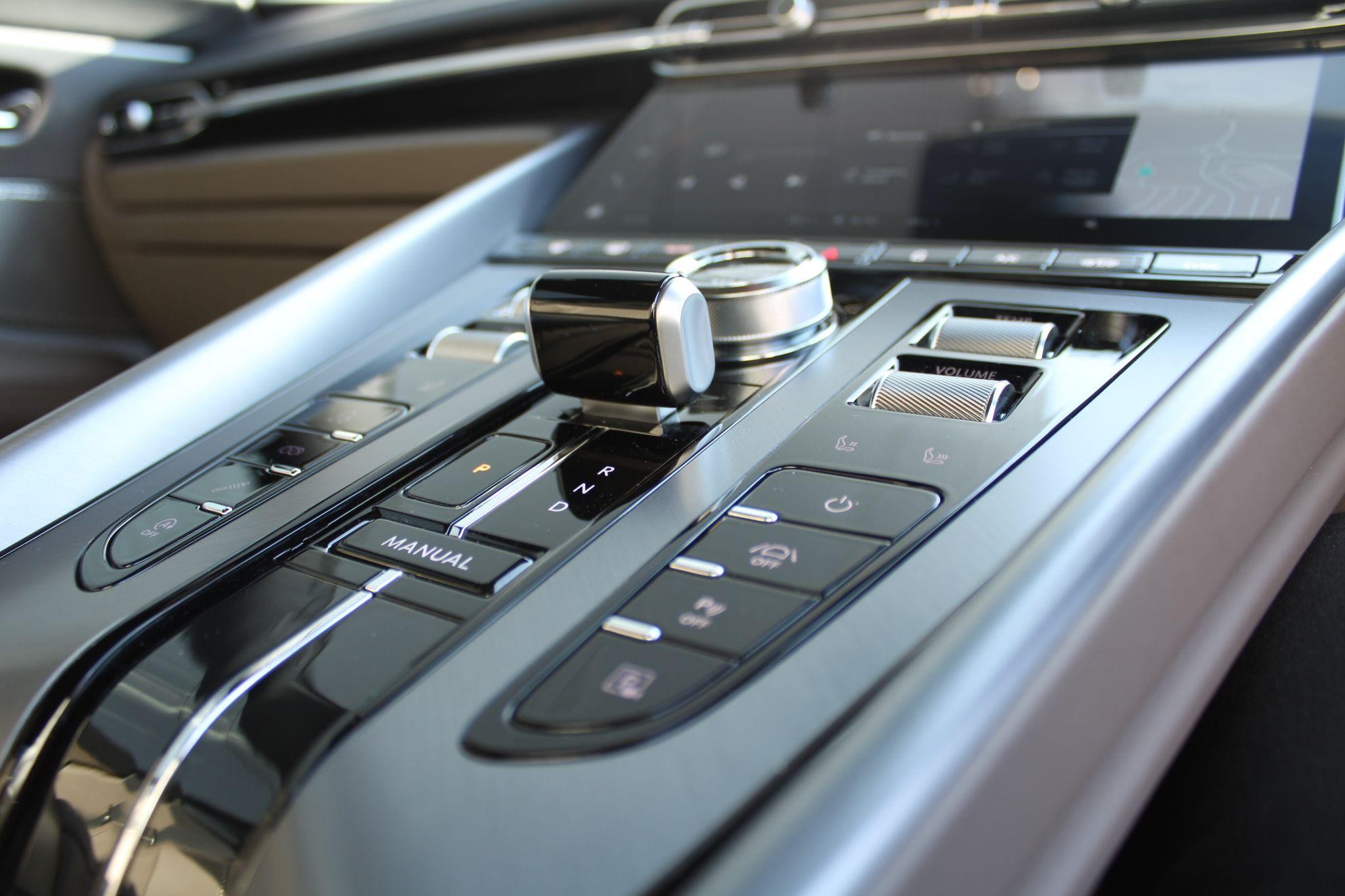 Aston Martin DB12 Image 23