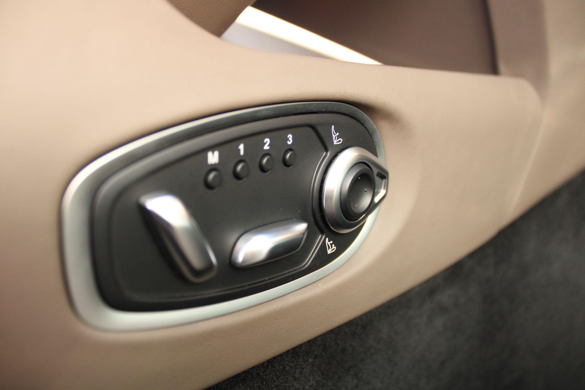 Aston Martin DB12 Image 27