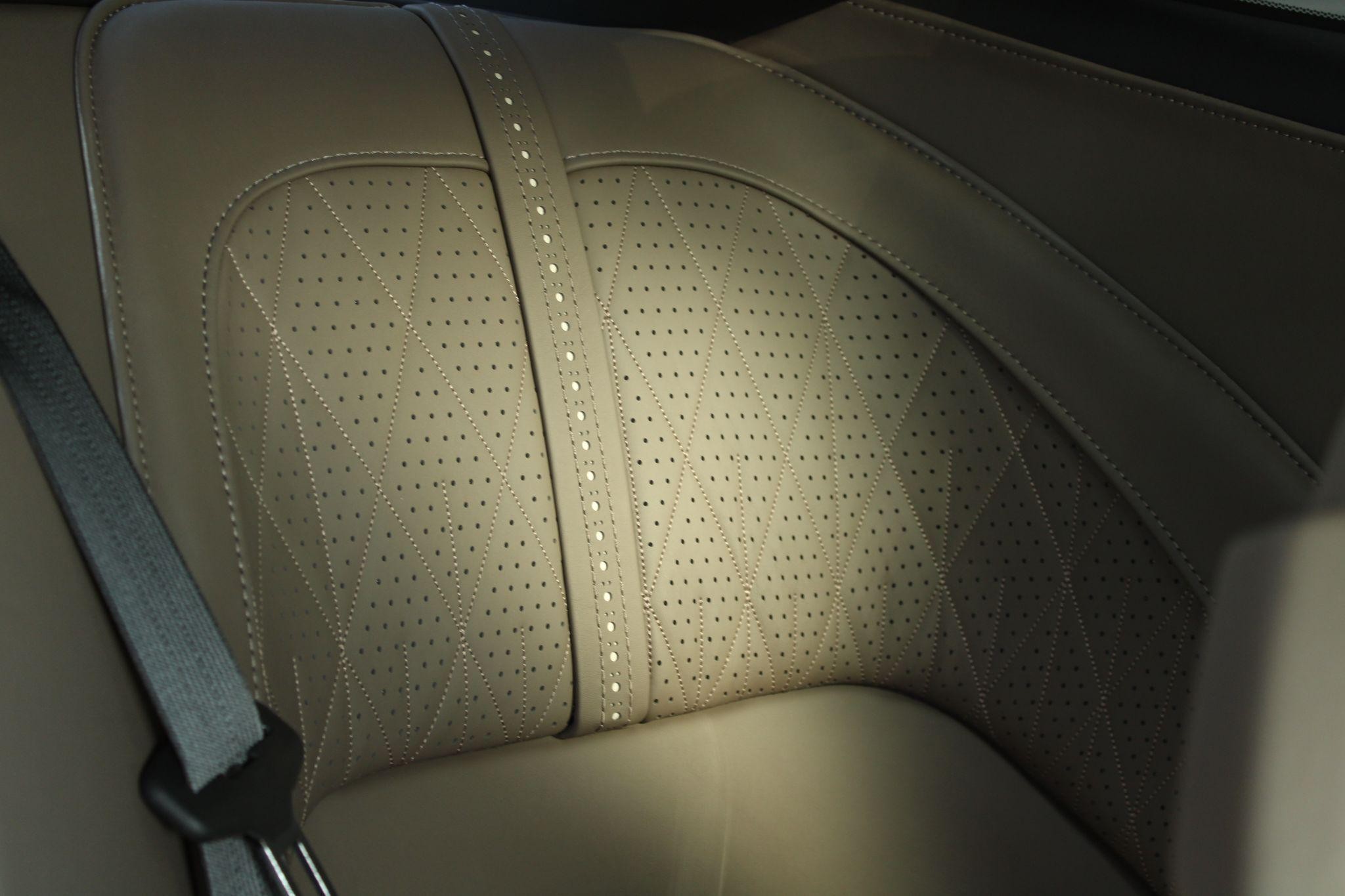 Aston Martin DB12 Image 47