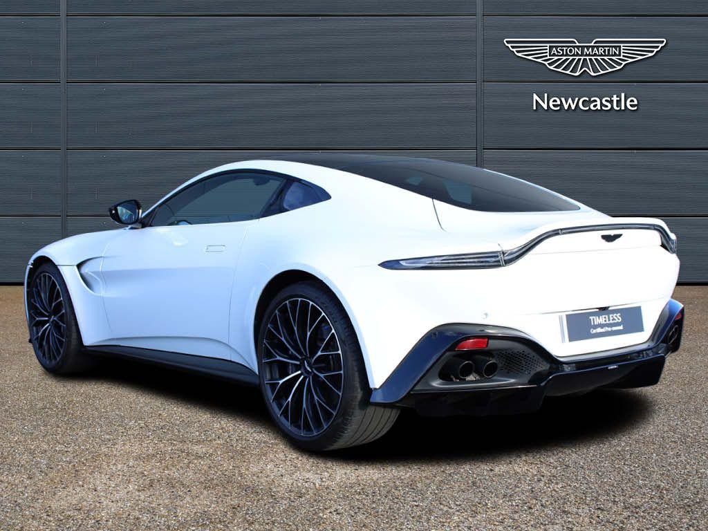 Aston Martin Vantage Image 4