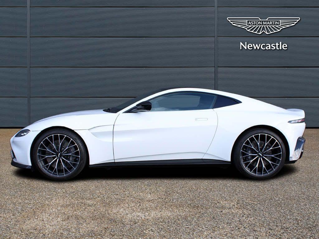 Aston Martin Vantage Image 6