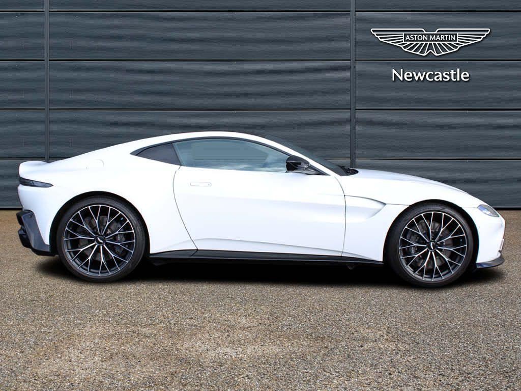 Aston Martin Vantage Image 7