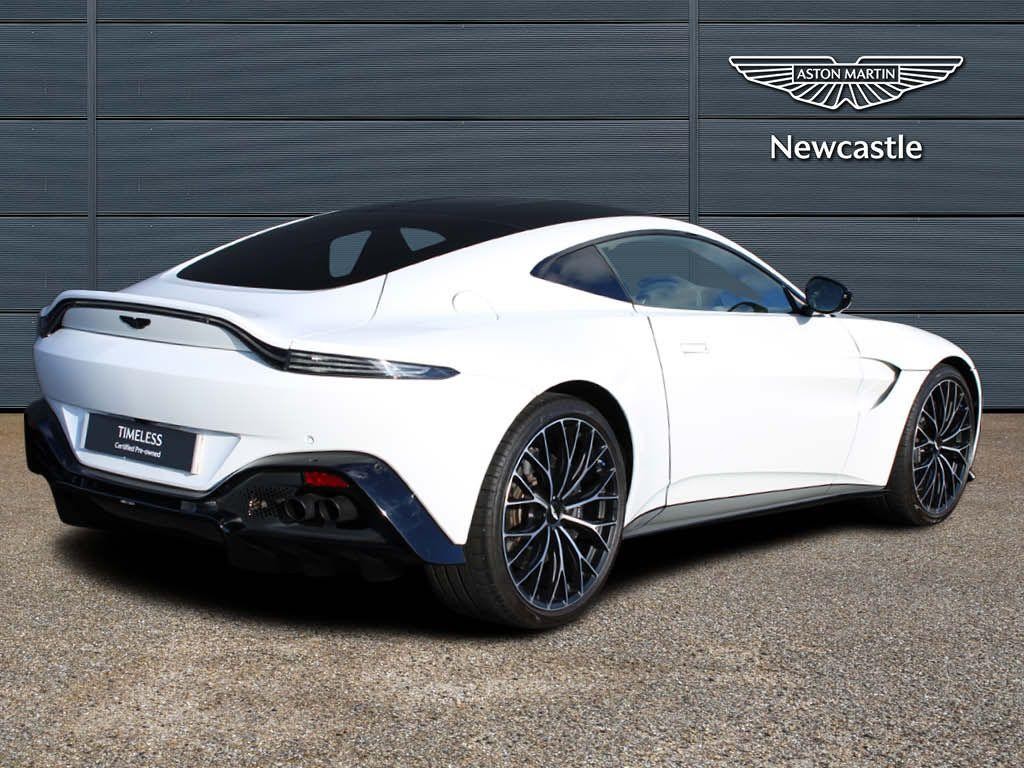 Aston Martin Vantage Image 8