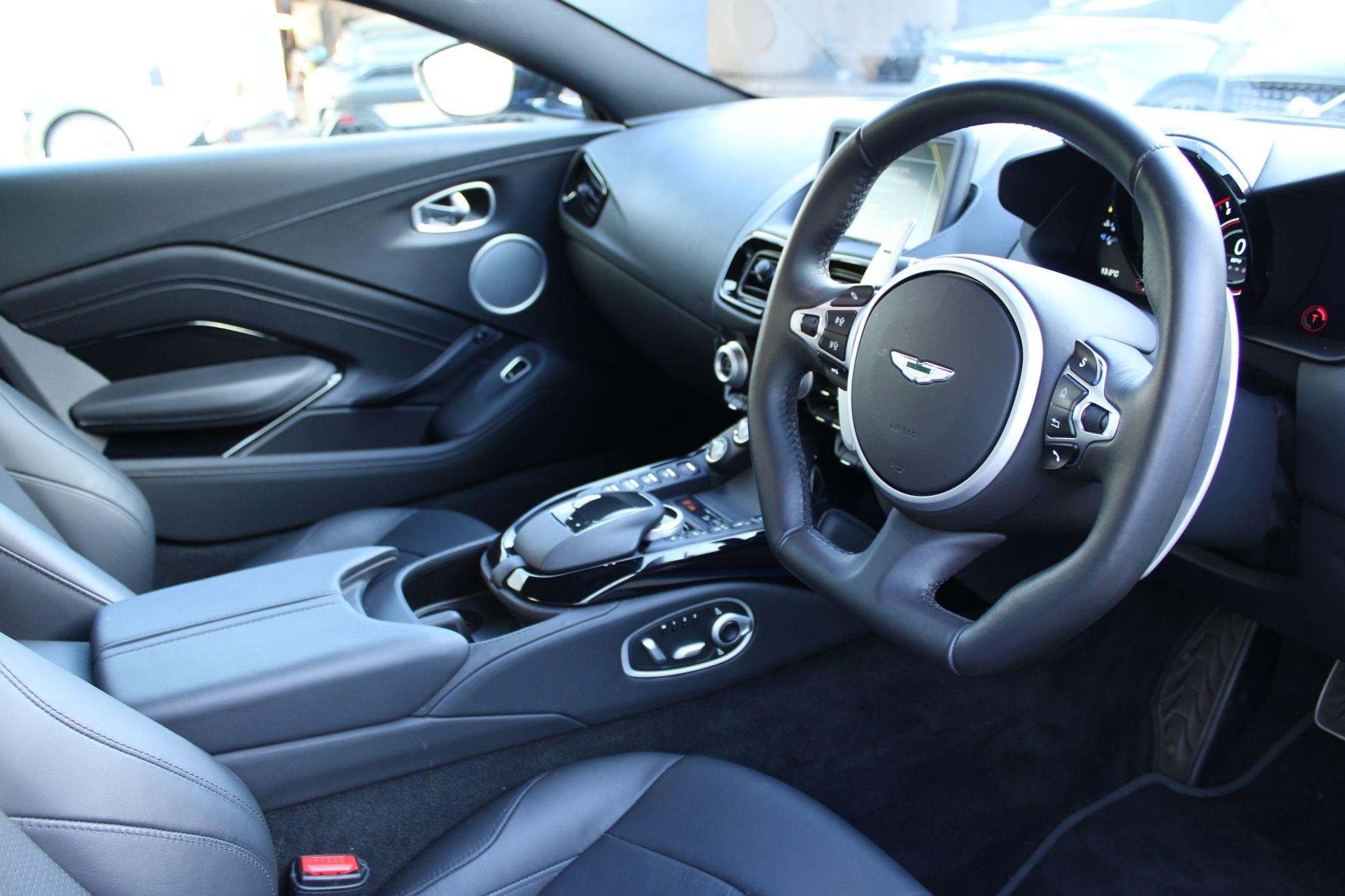 Aston Martin Vantage Image 9