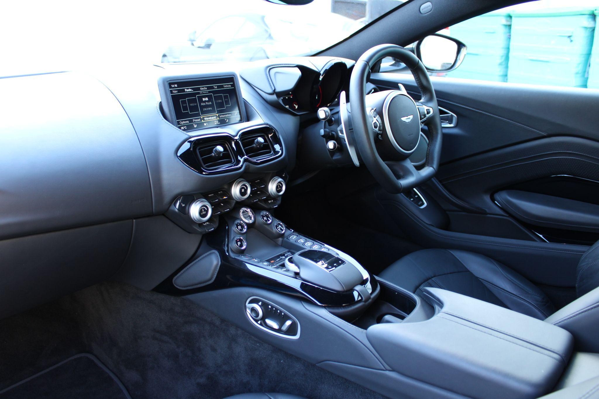 Aston Martin Vantage Image 11