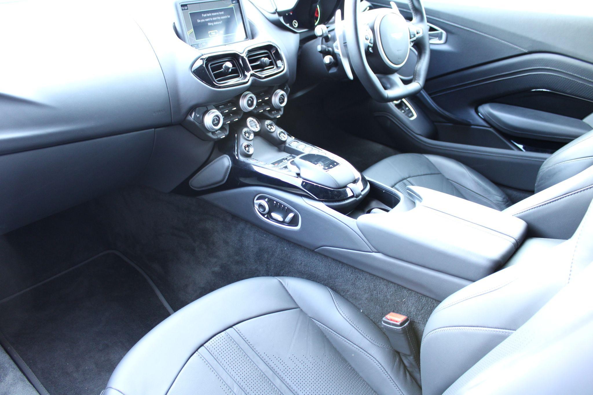 Aston Martin Vantage Image 12