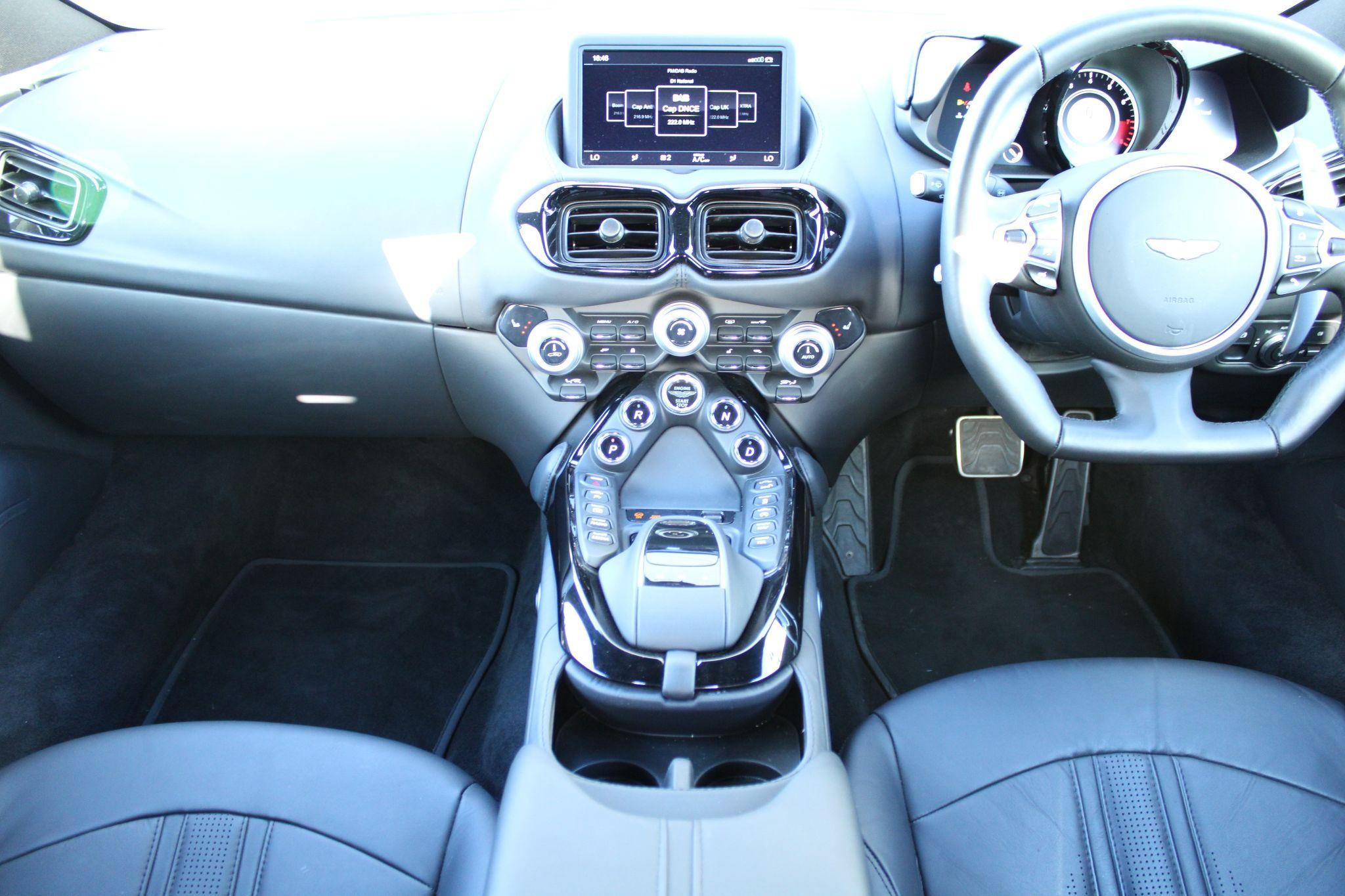 Aston Martin Vantage Image 13