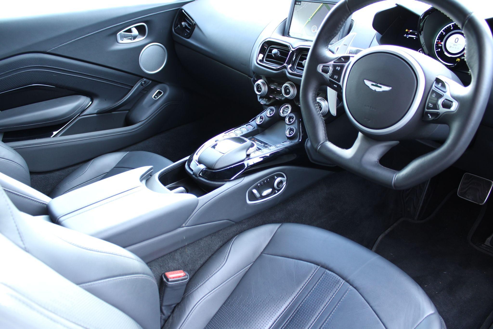 Aston Martin Vantage Image 15