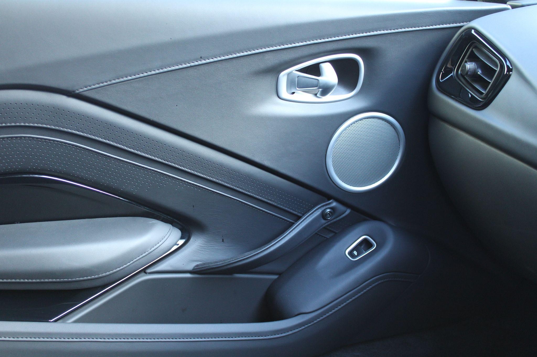 Aston Martin Vantage Image 22