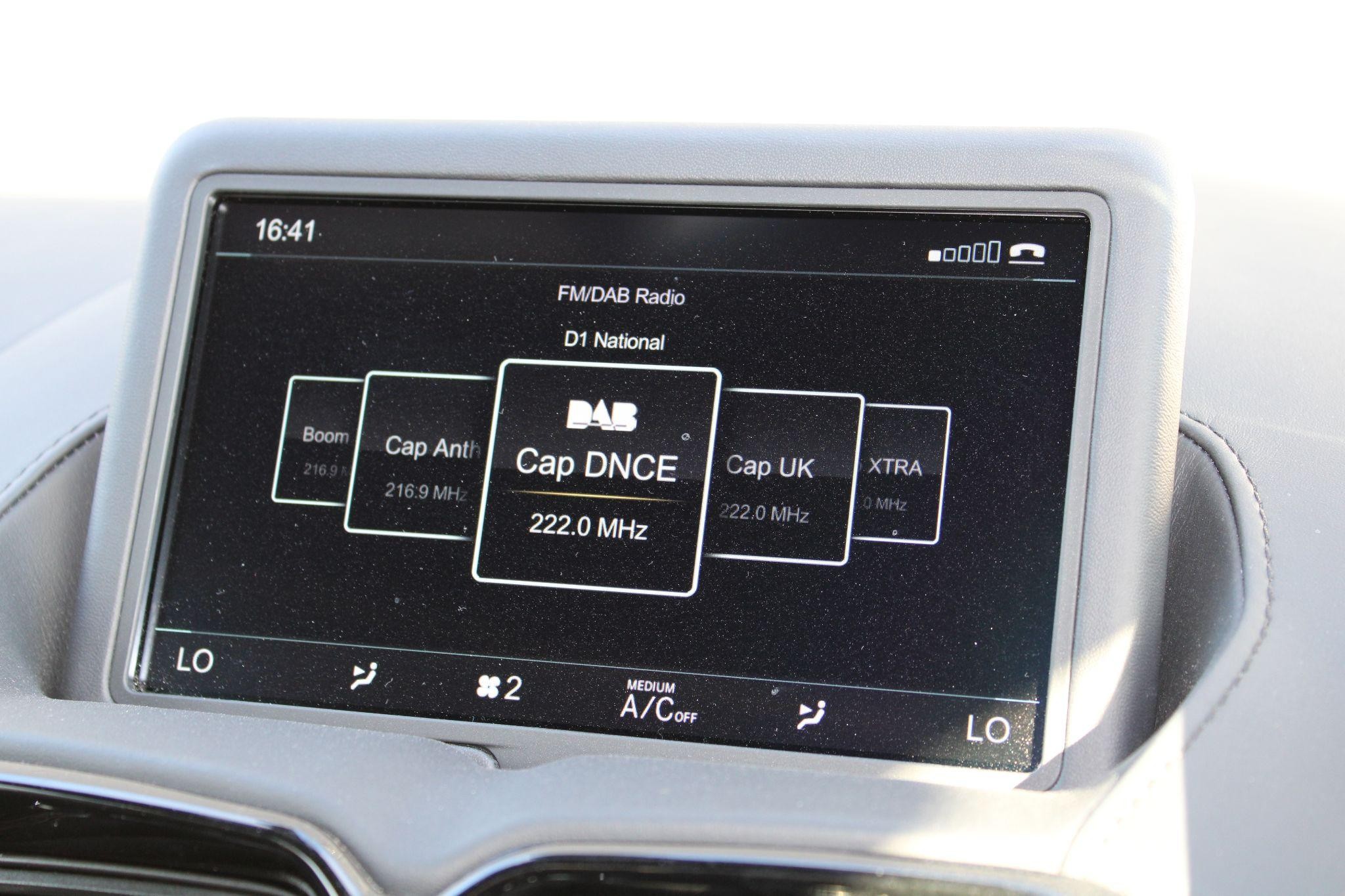 Aston Martin Vantage Image 30