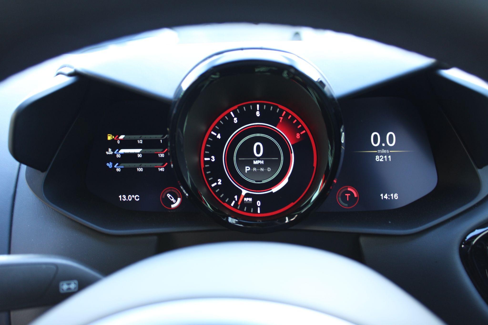 Aston Martin Vantage Image 36