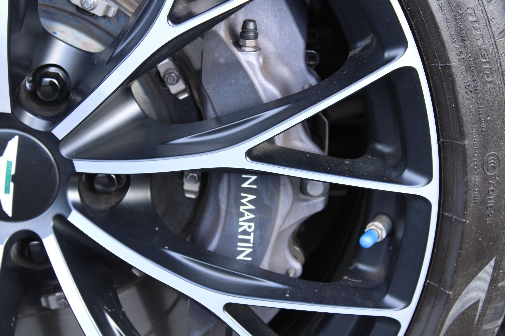 Aston Martin Vantage Image 44