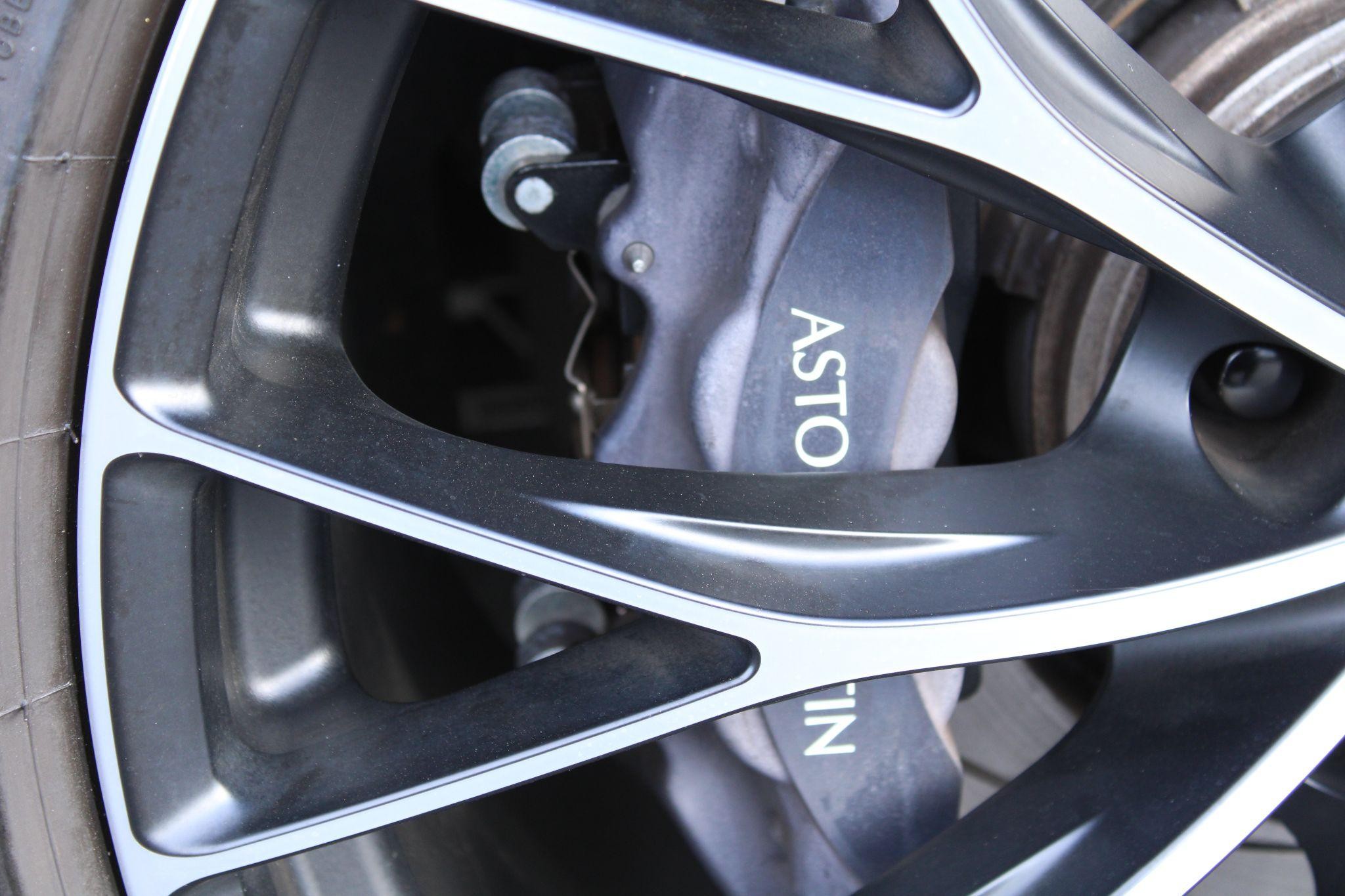 Aston Martin Vantage Image 45