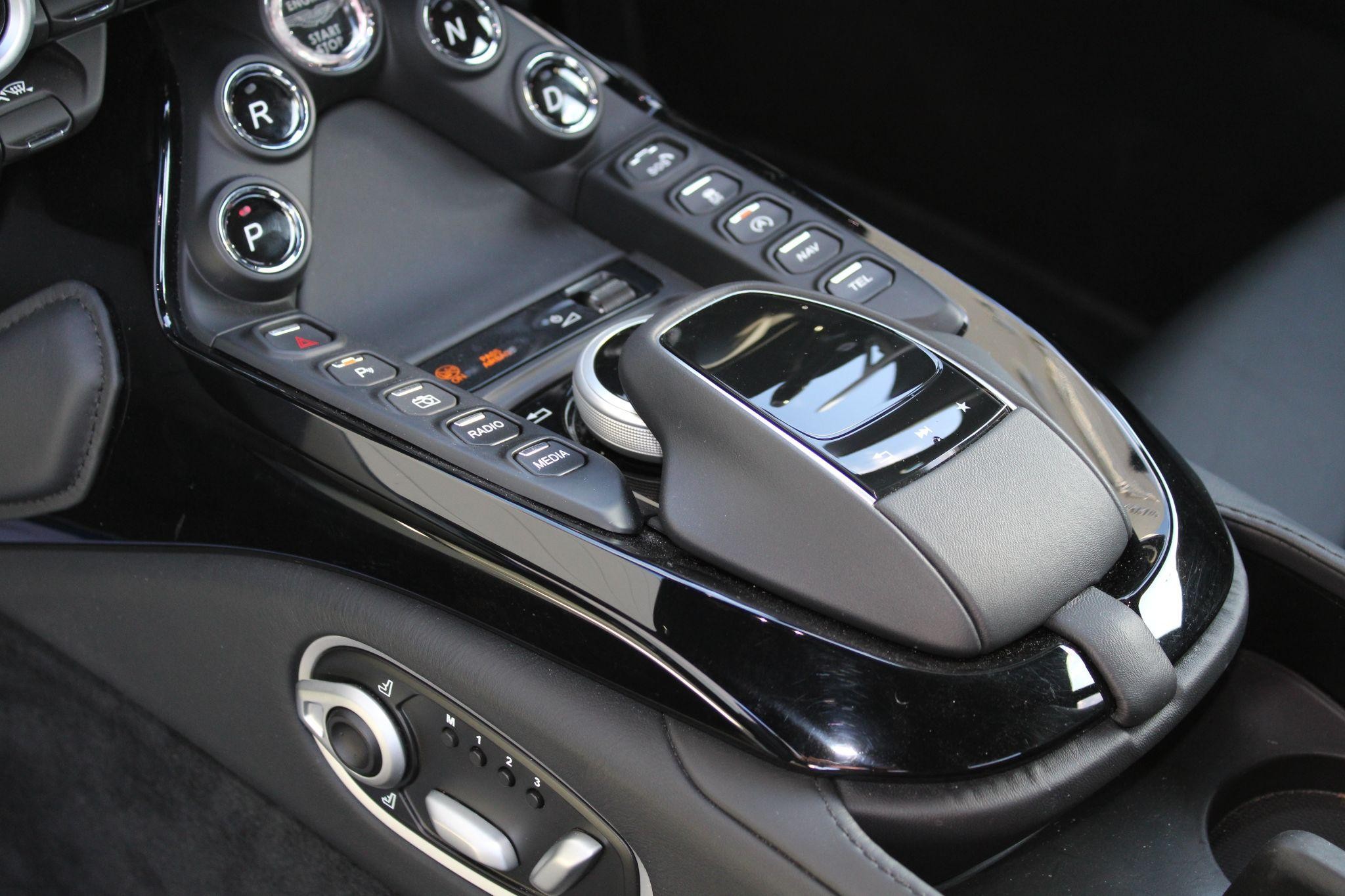 Aston Martin Vantage Image 48