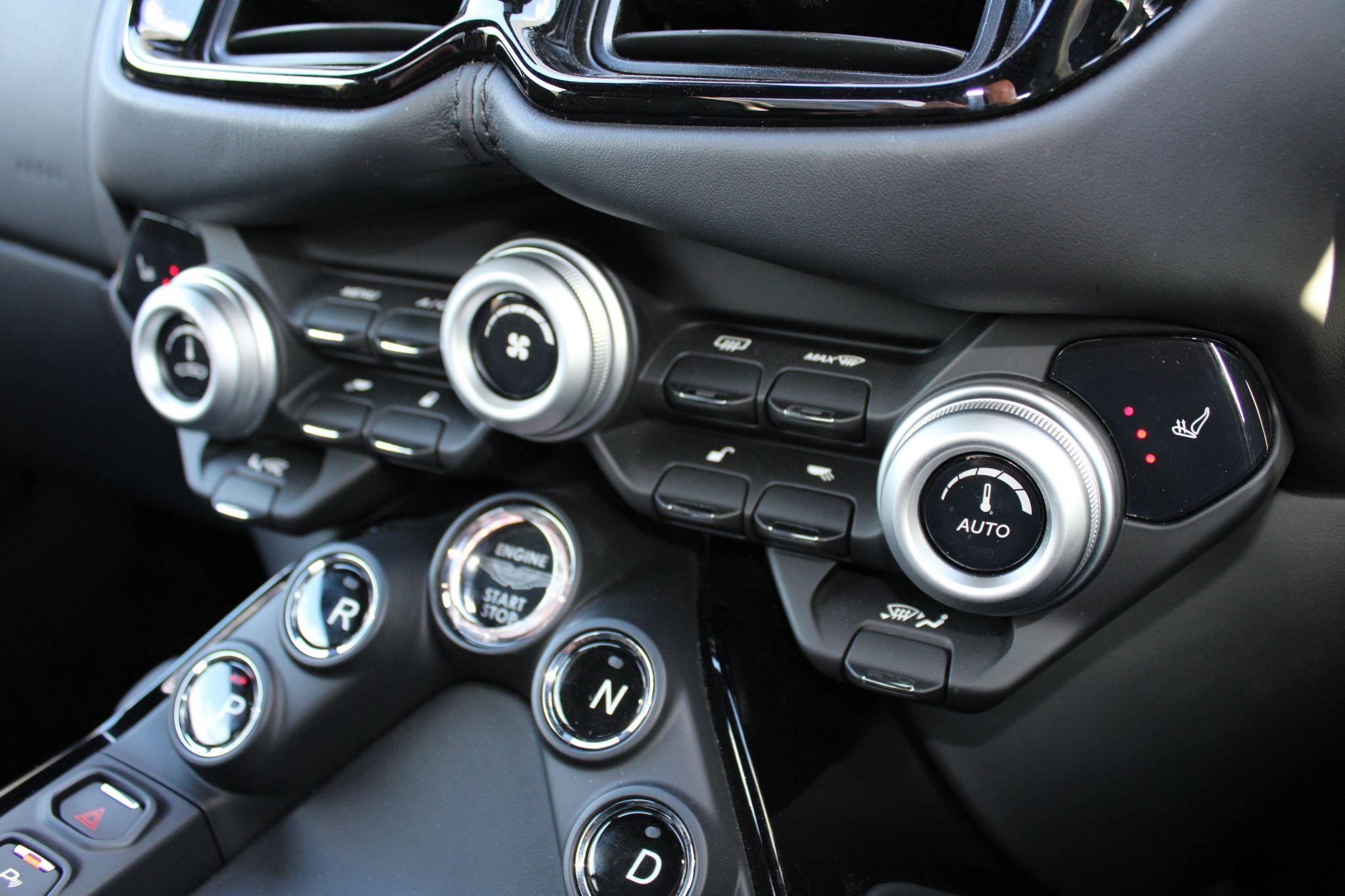 Aston Martin Vantage Image 49