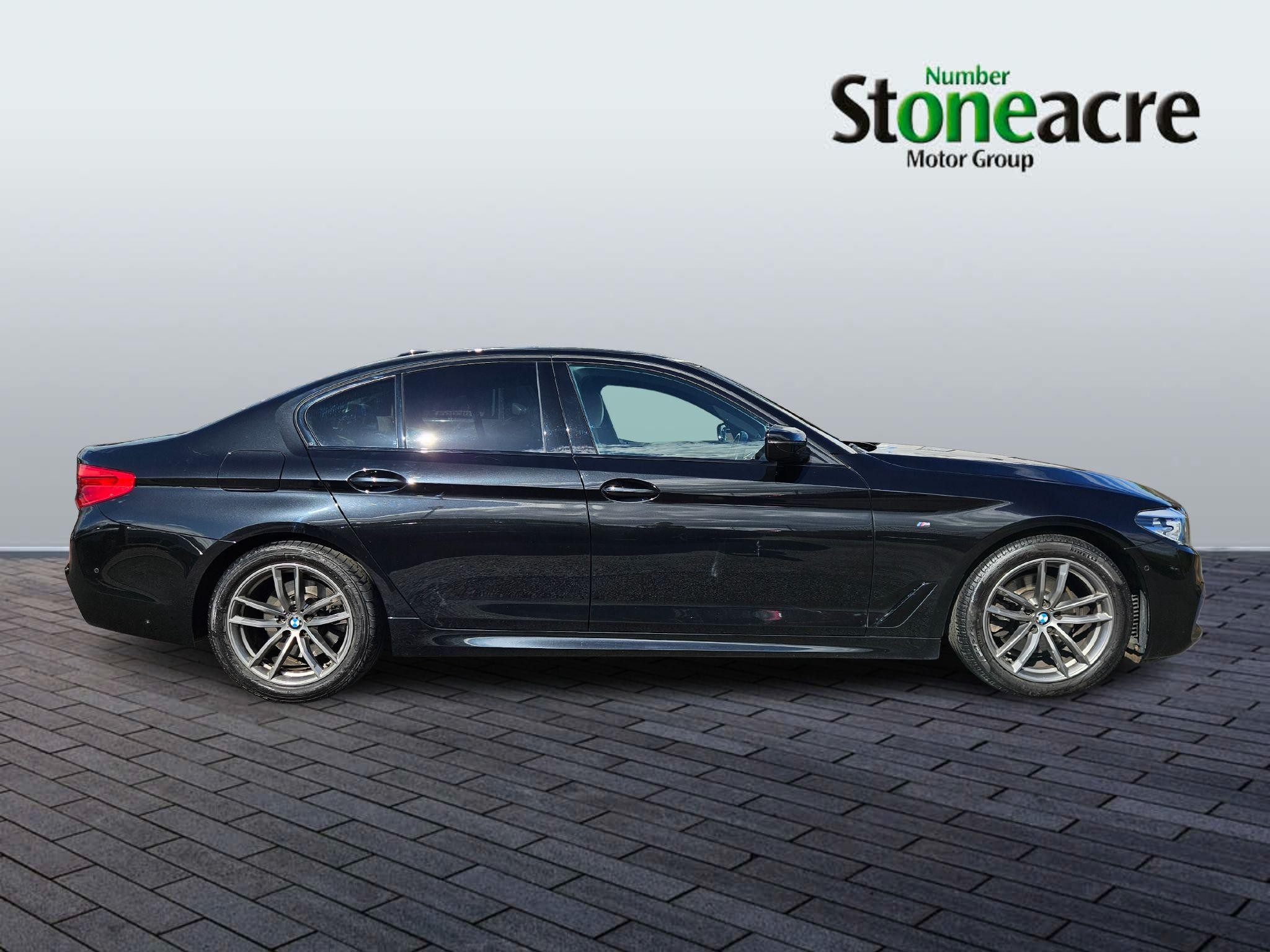 BMW 5 Series Image 2