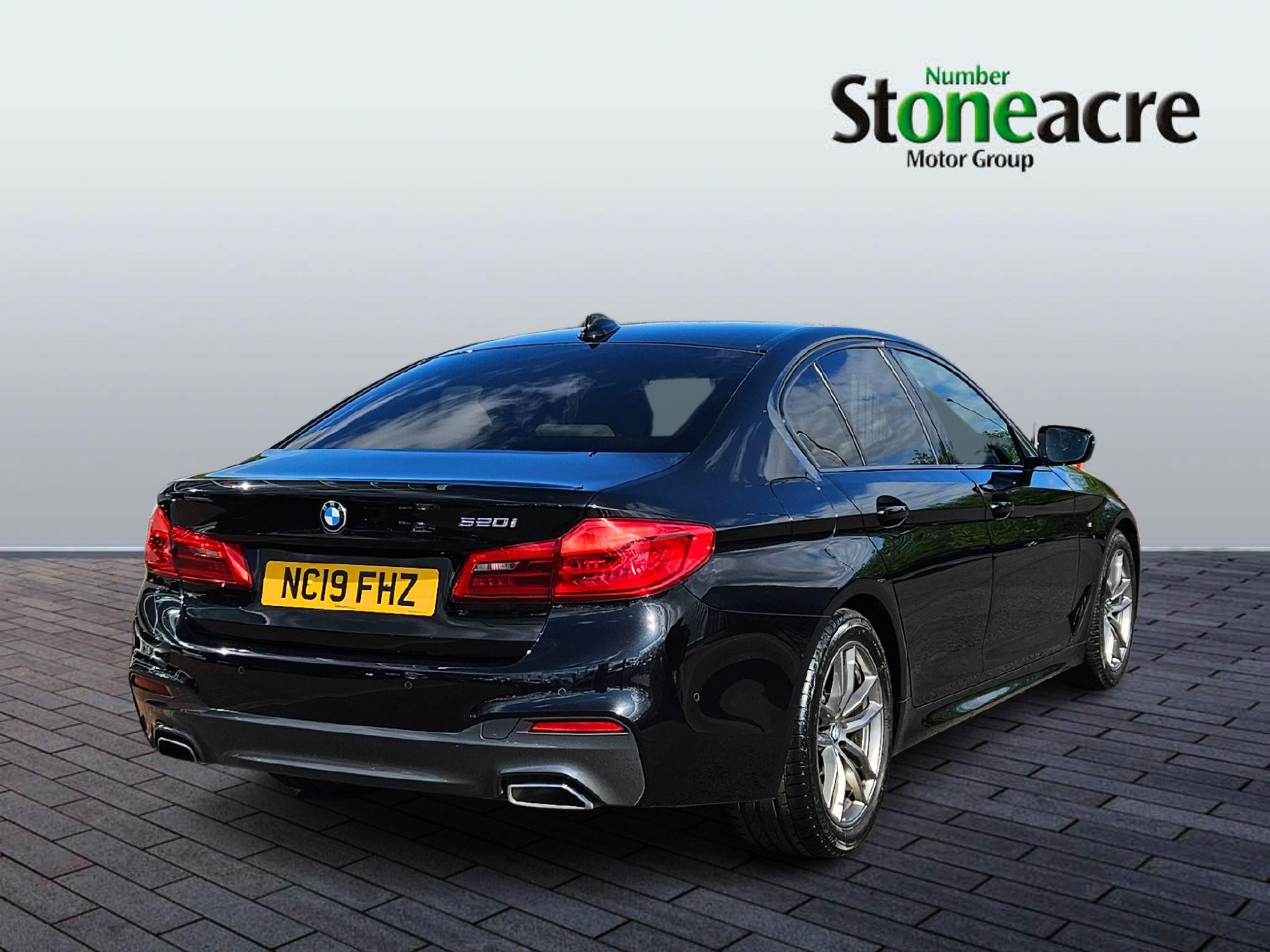 BMW 5 Series Image 3