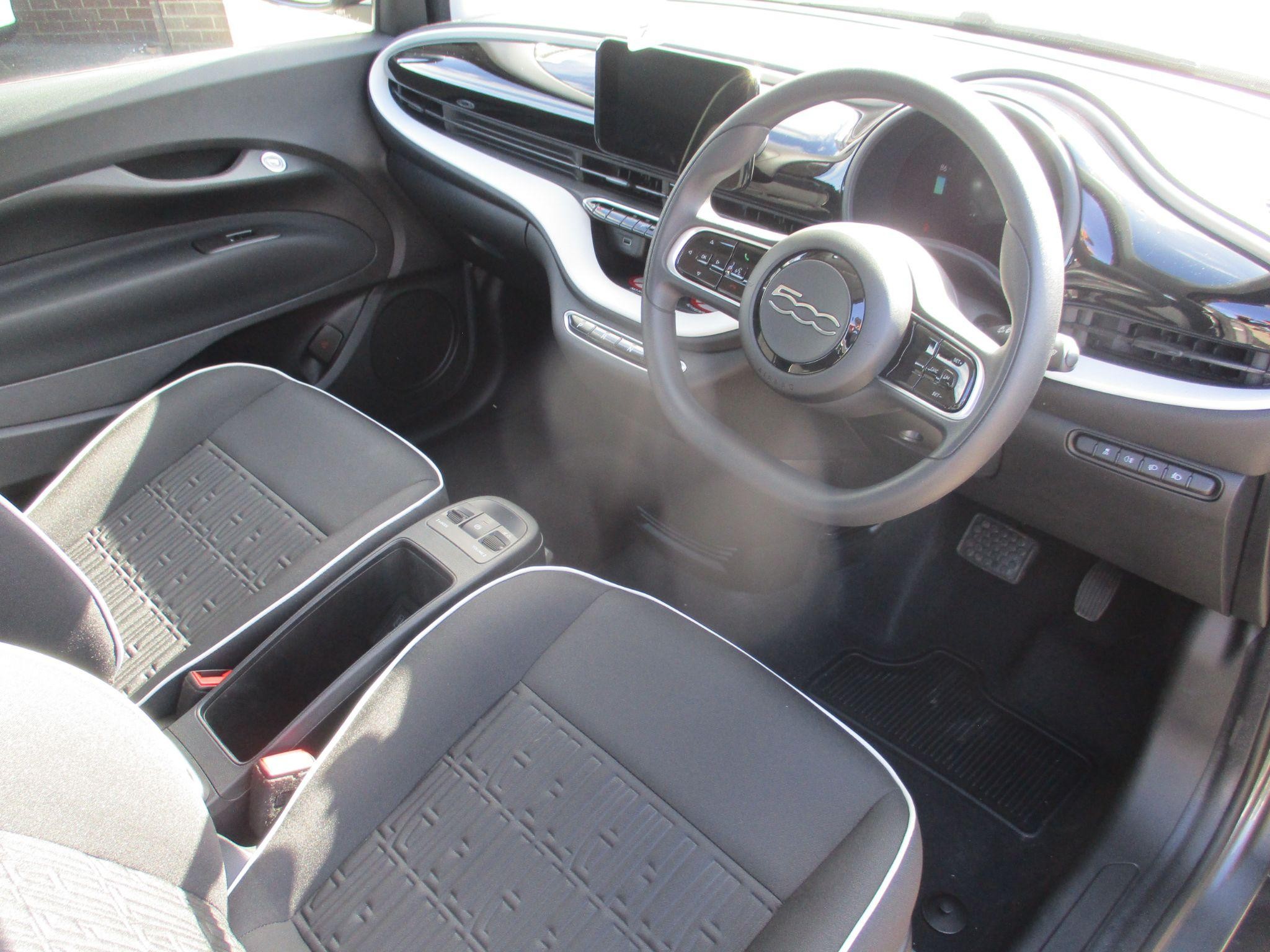Fiat 500e Image 16