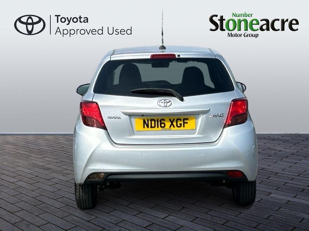 Toyota Yaris Image 6