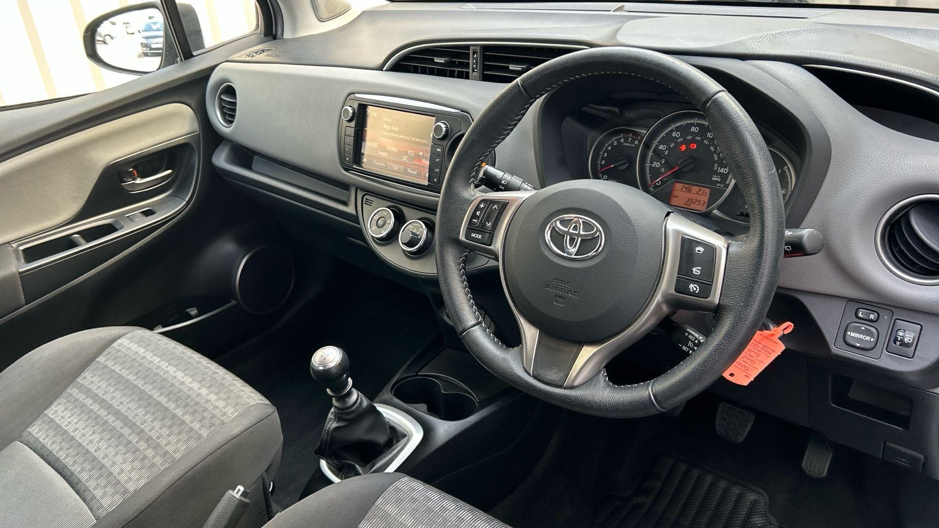 Toyota Yaris Image 12