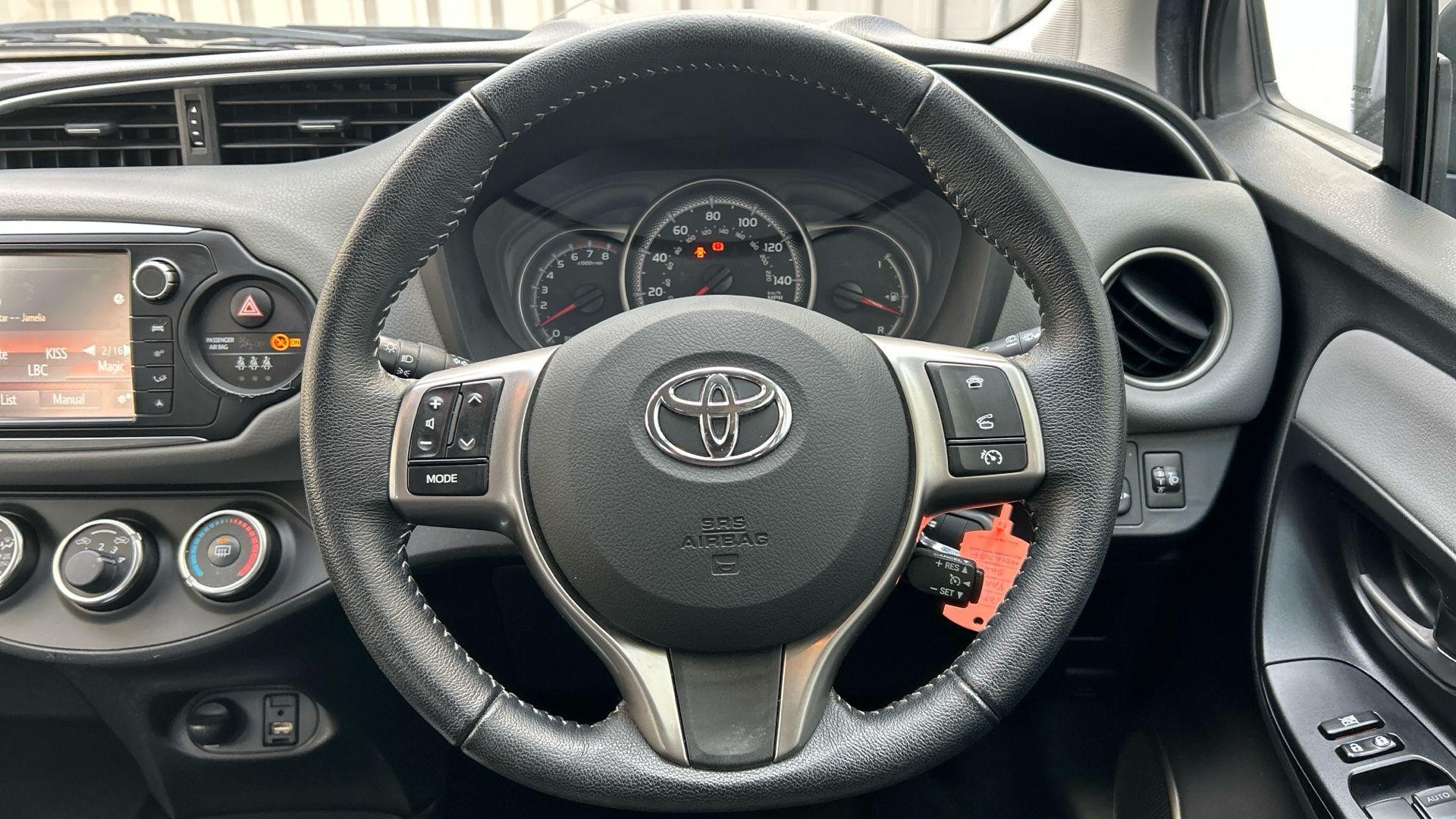 Toyota Yaris Image 14