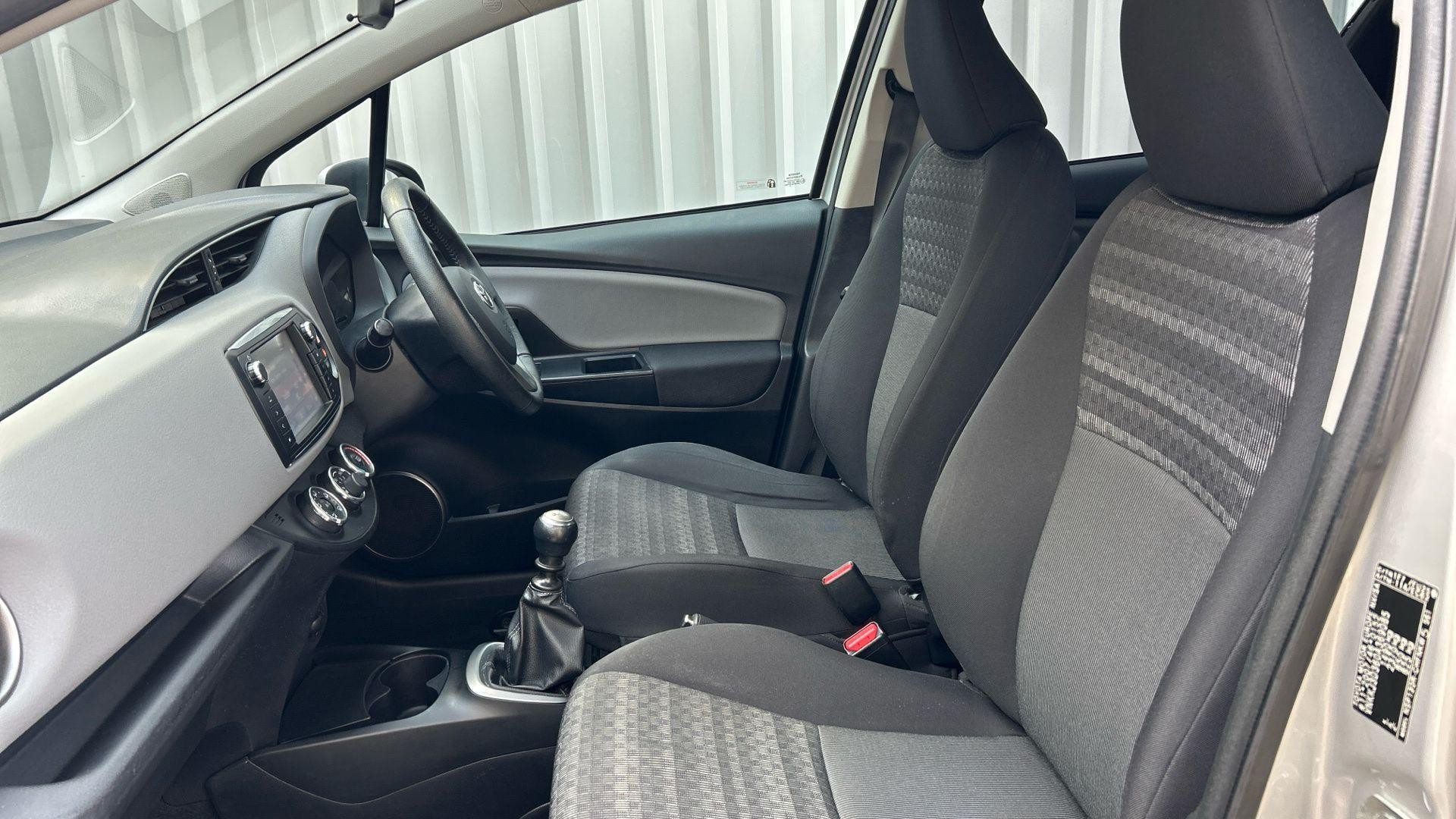 Toyota Yaris Image 16