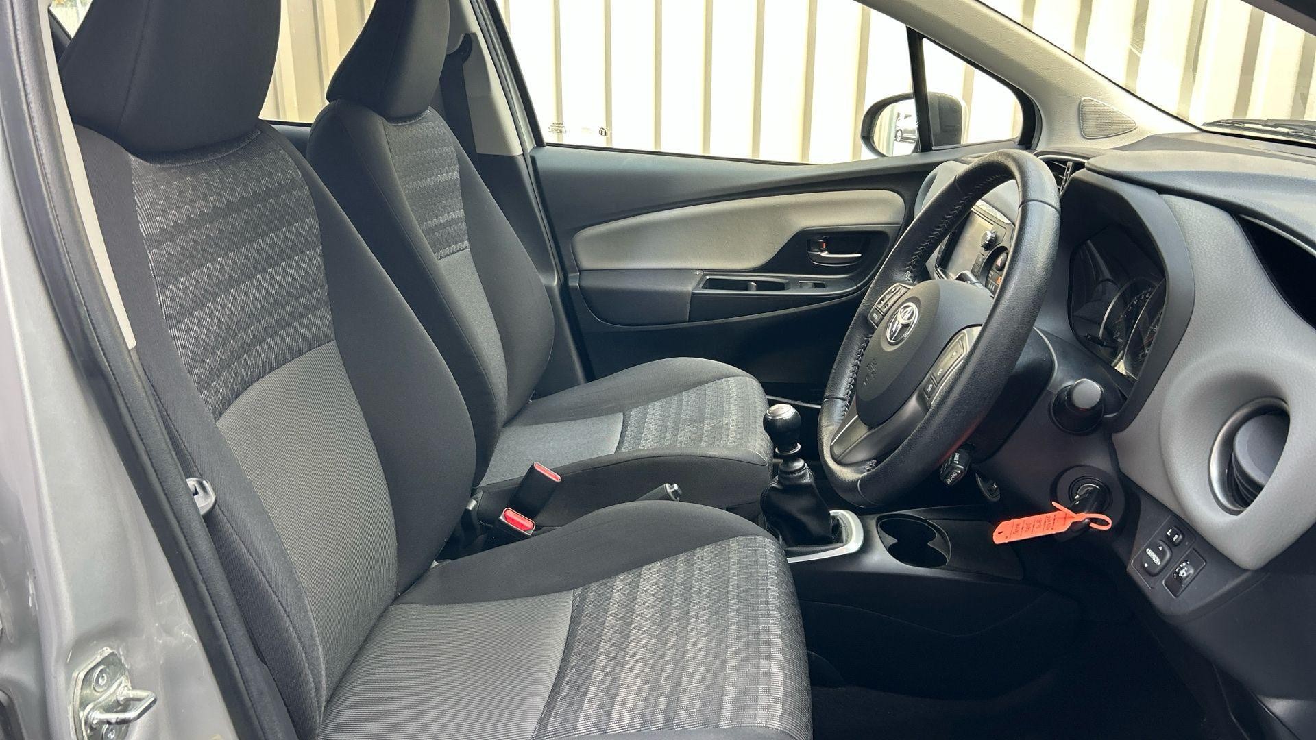 Toyota Yaris Image 17