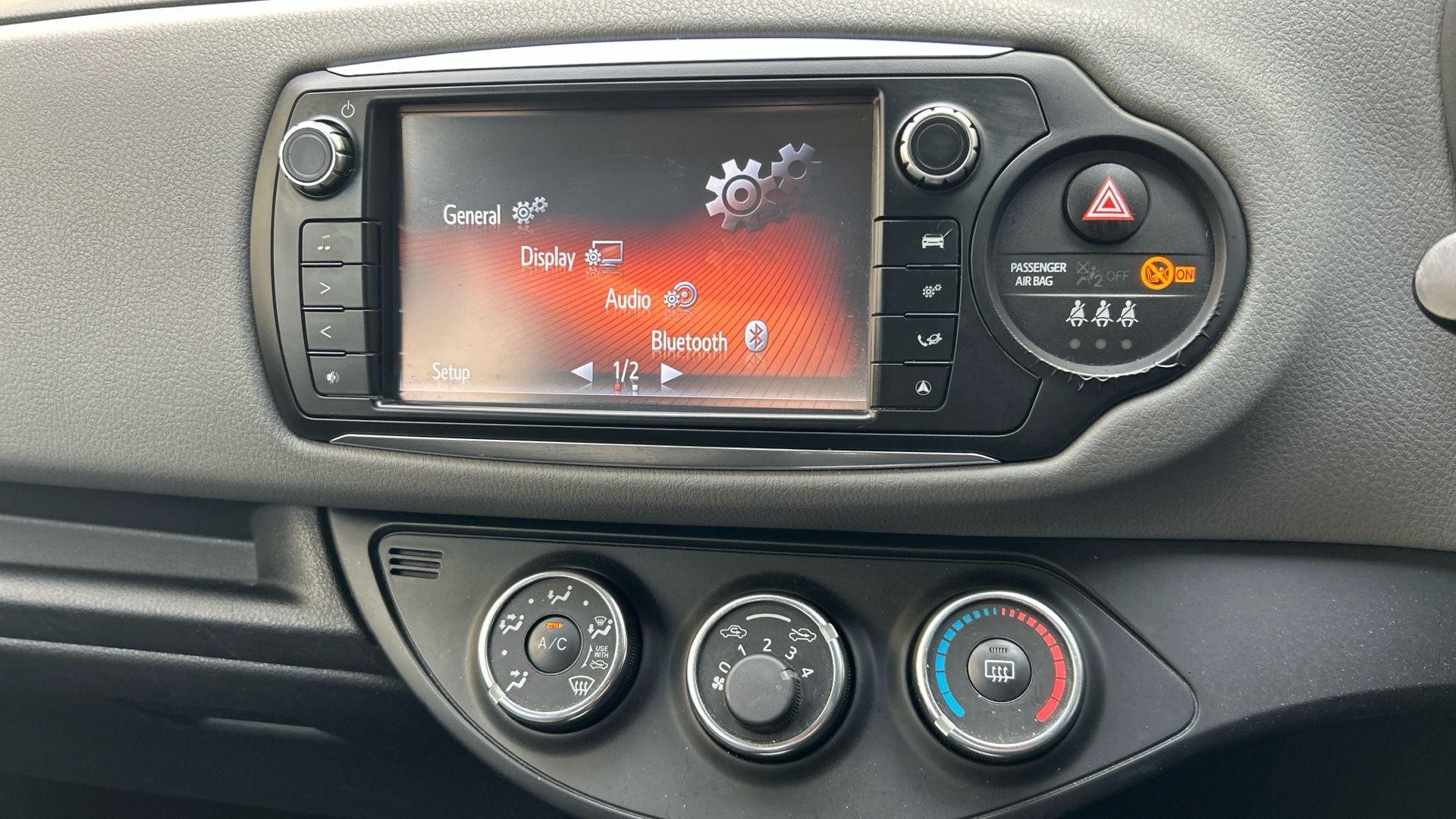 Toyota Yaris Image 30