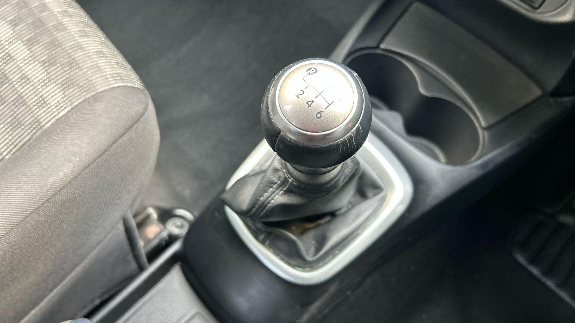 Toyota Yaris Image 33