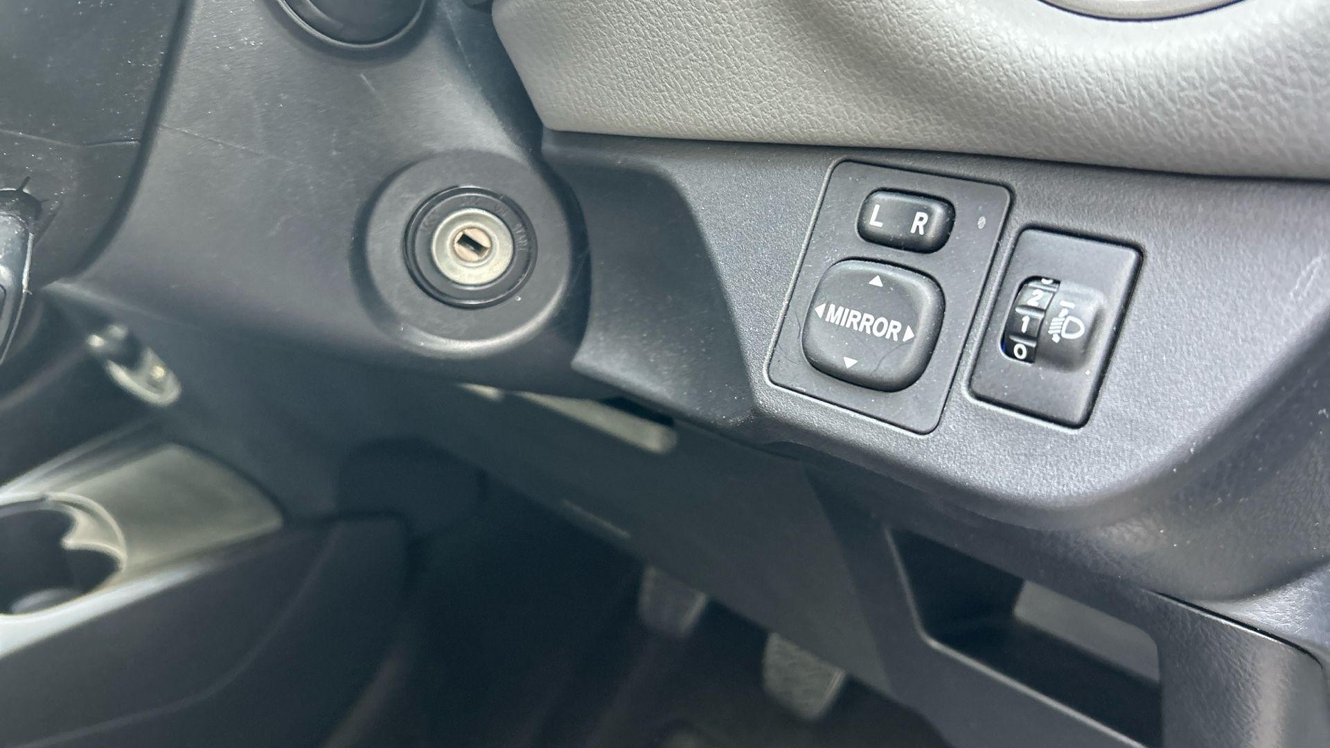 Toyota Yaris Image 37
