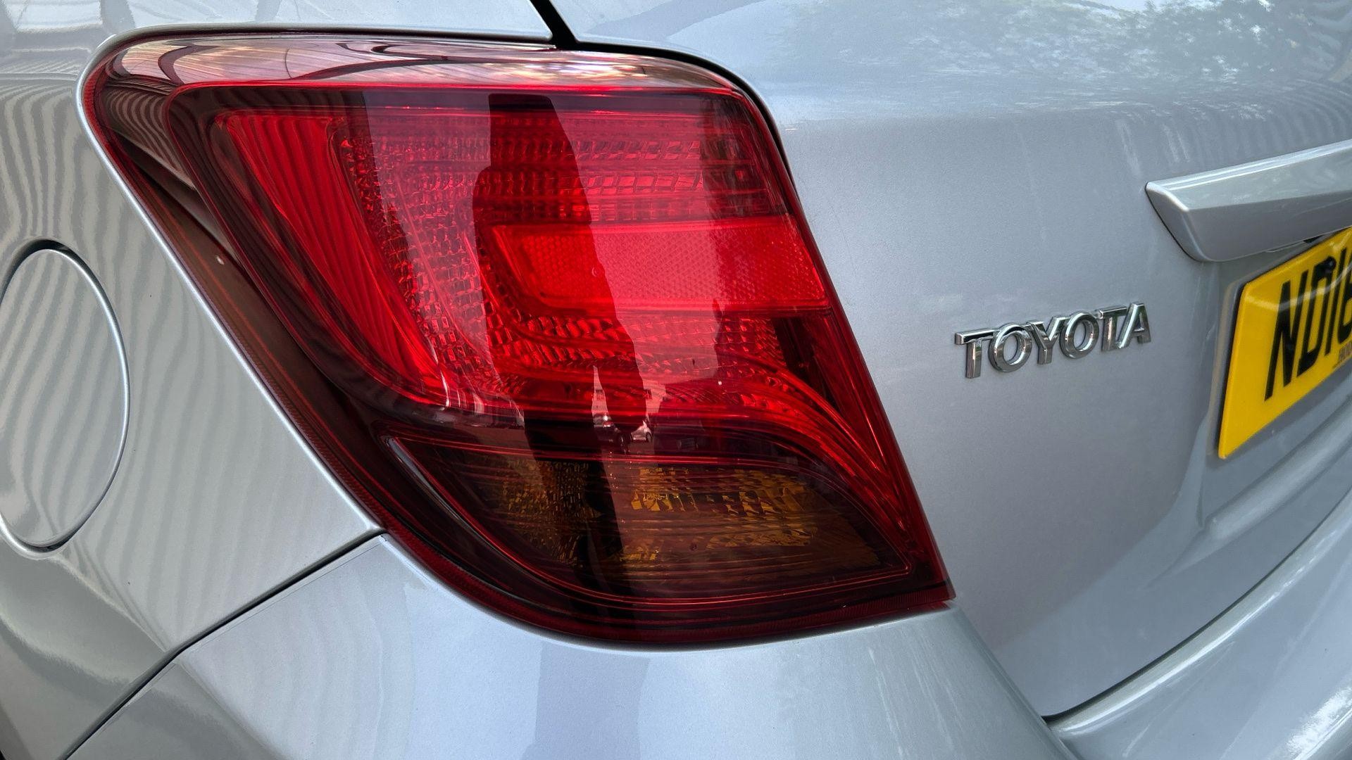 Toyota Yaris Image 45