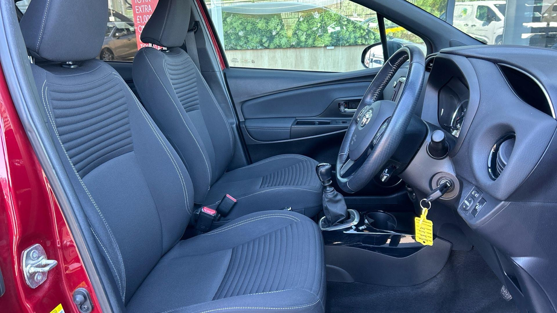 Toyota Yaris Image 17