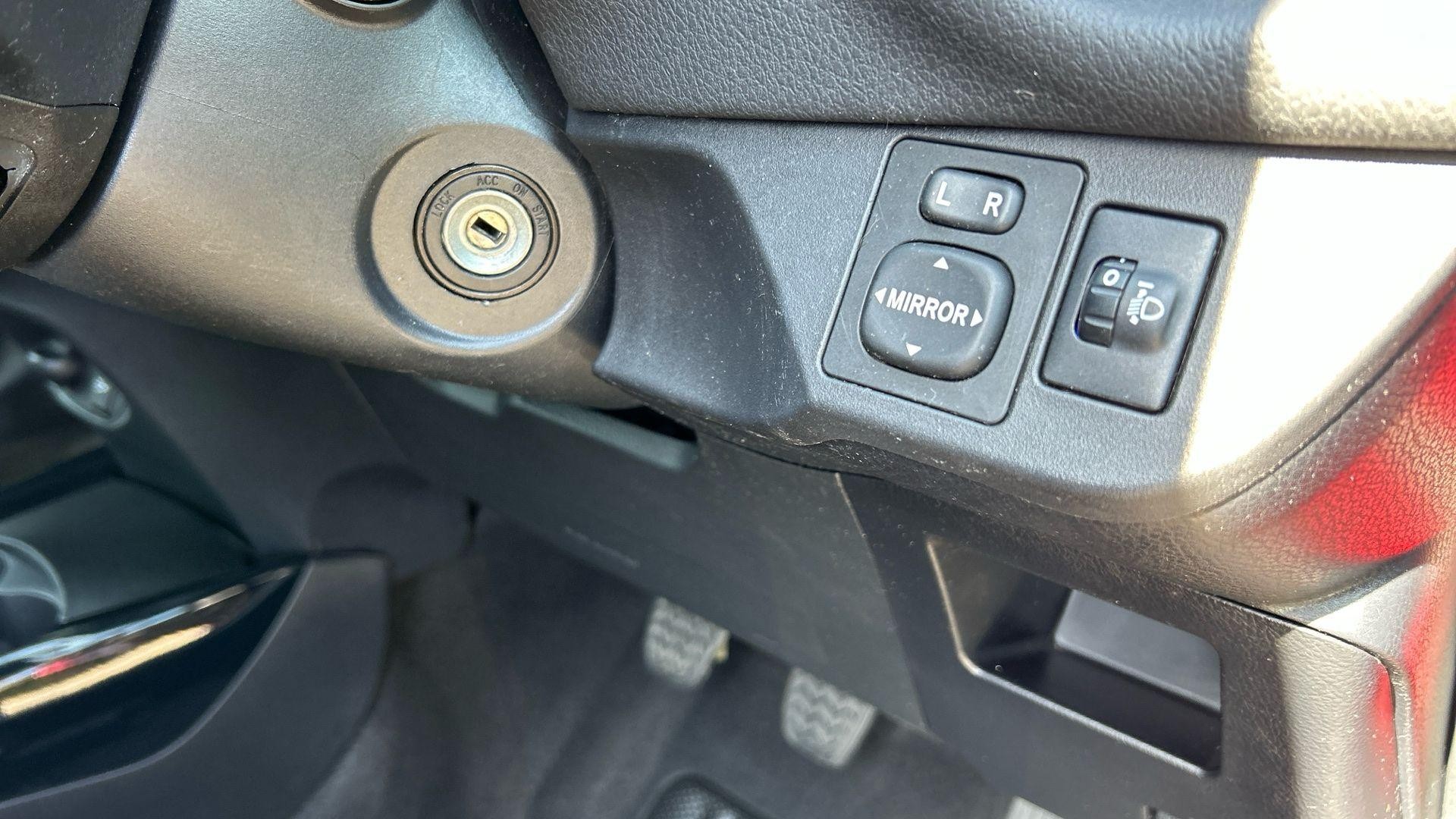 Toyota Yaris Image 38