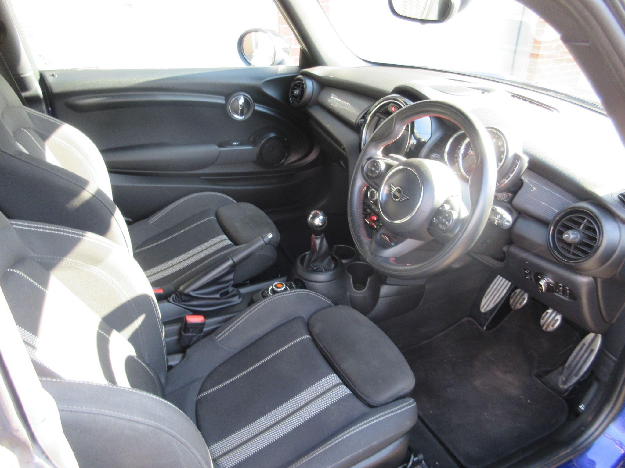 MINI Hatch Image 9