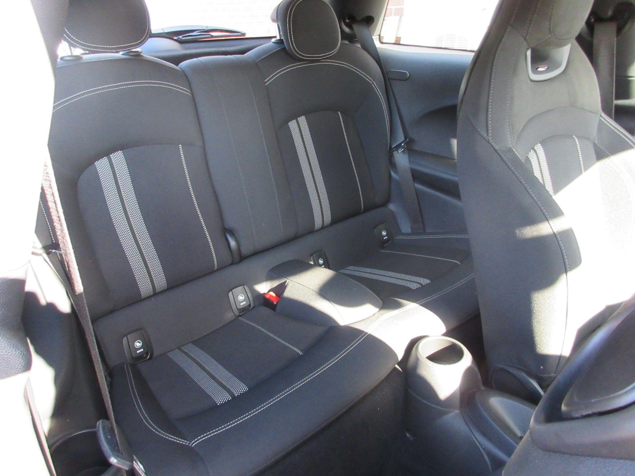 MINI Hatch Image 10