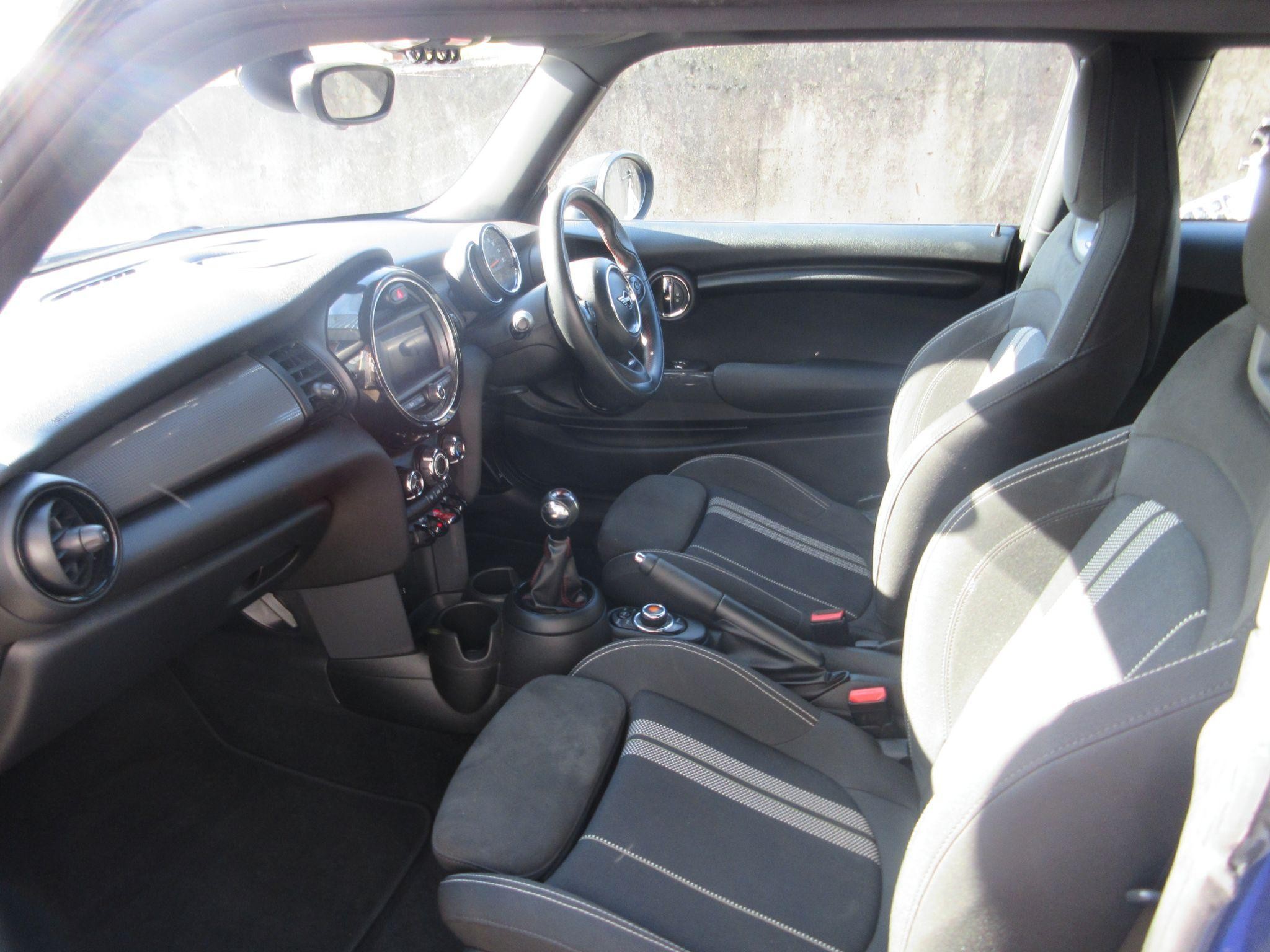MINI Hatch Image 11