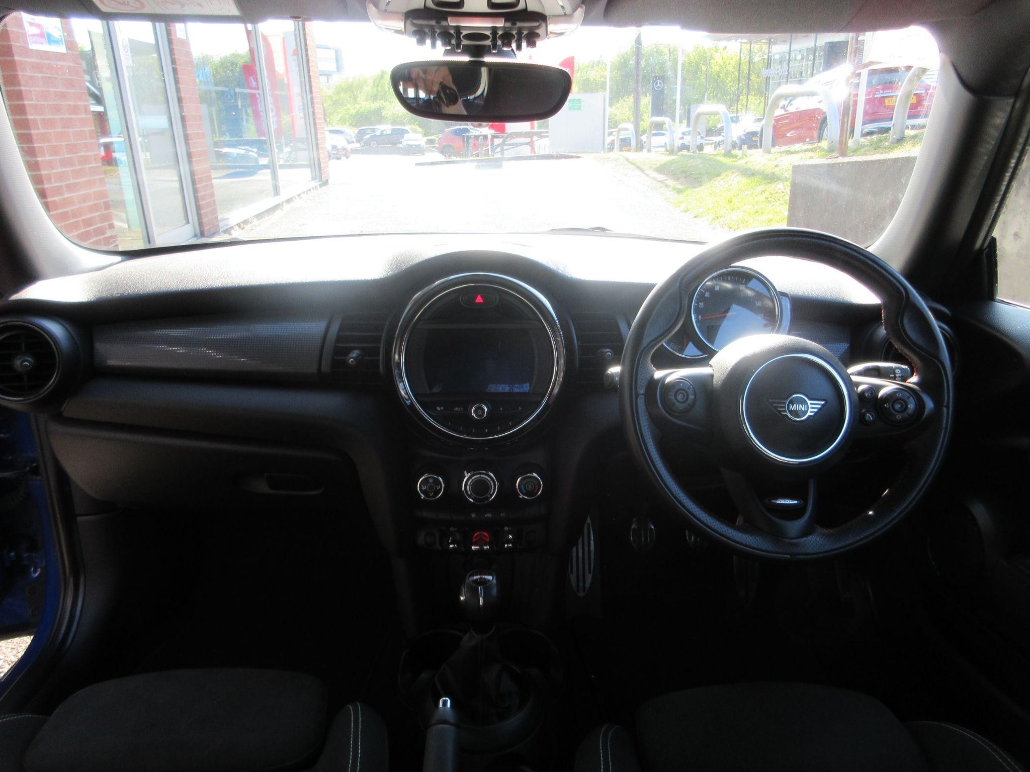 MINI Hatch Image 13