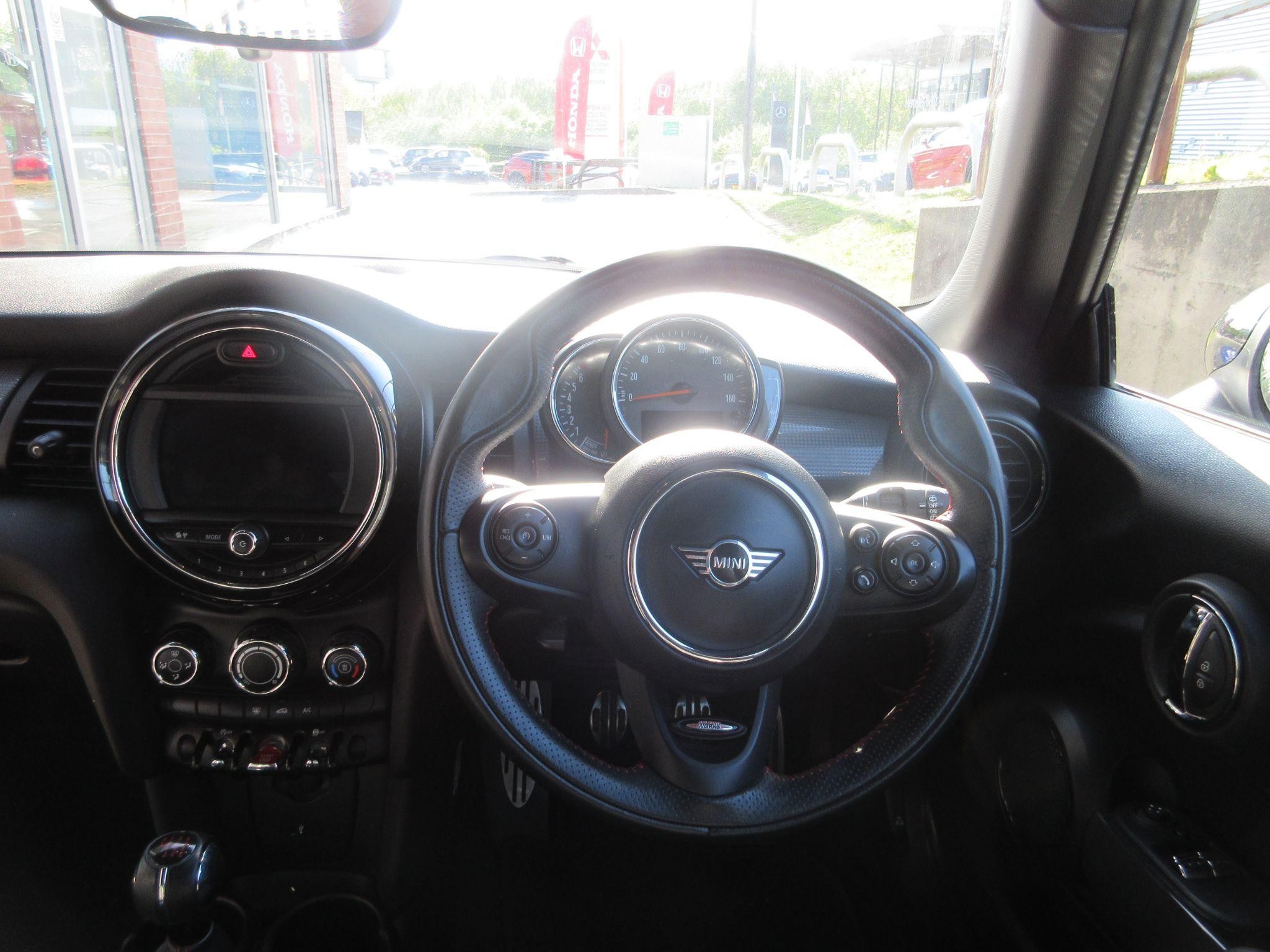 MINI Hatch Image 14