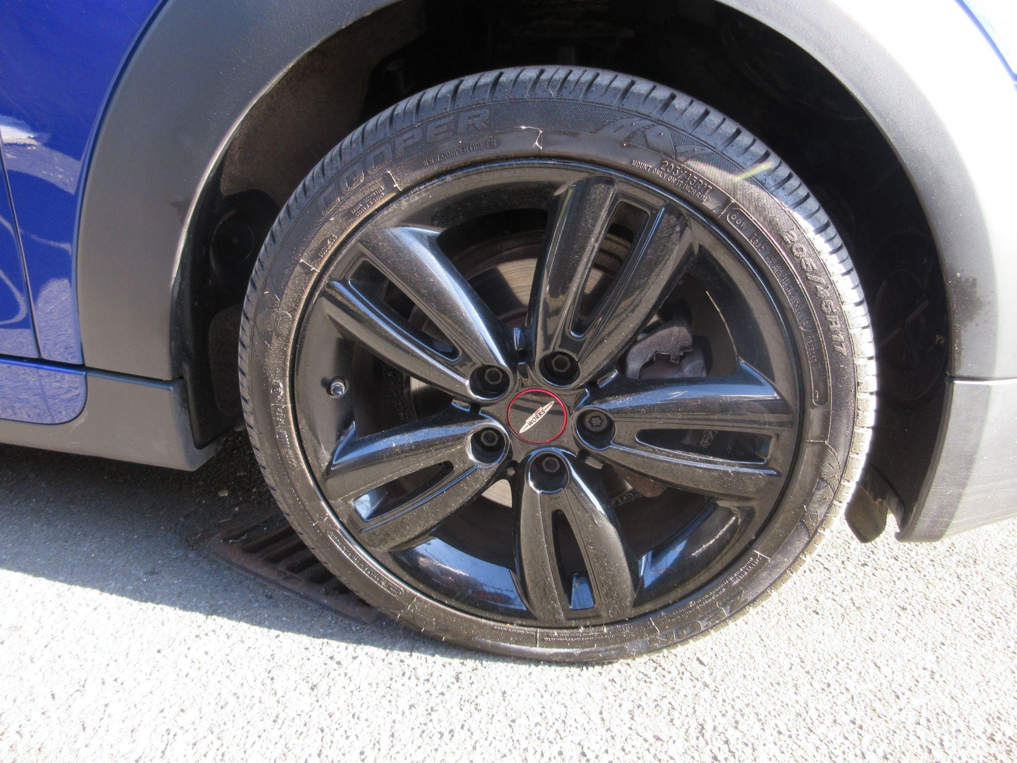 MINI Hatch Image 17