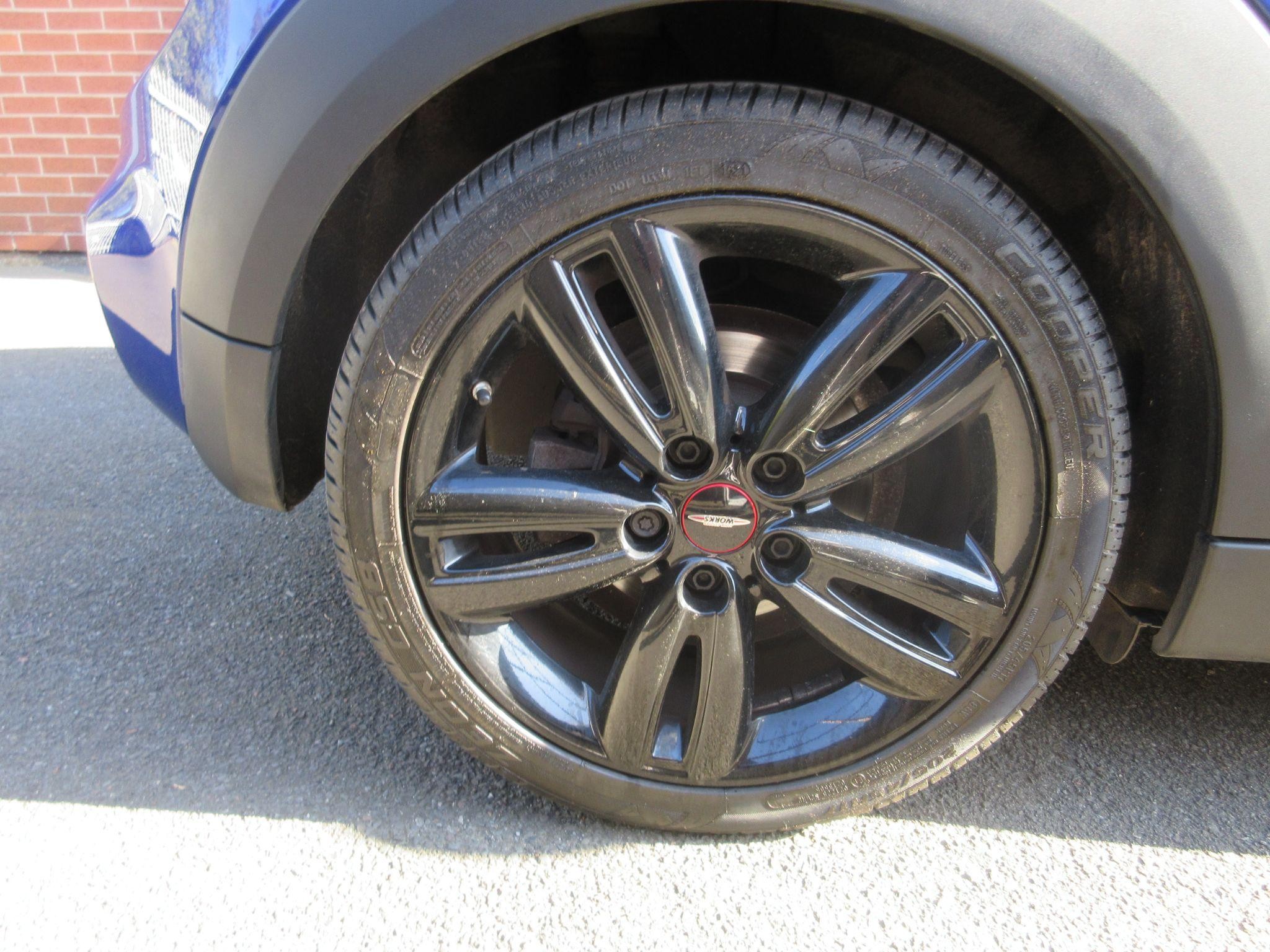 MINI Hatch Image 18