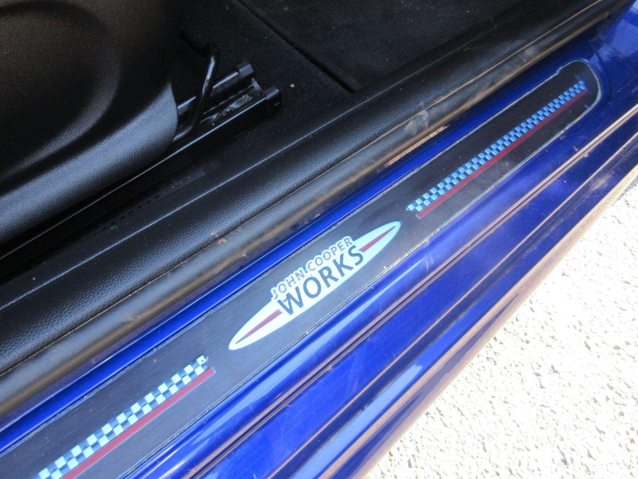 MINI Hatch Image 19