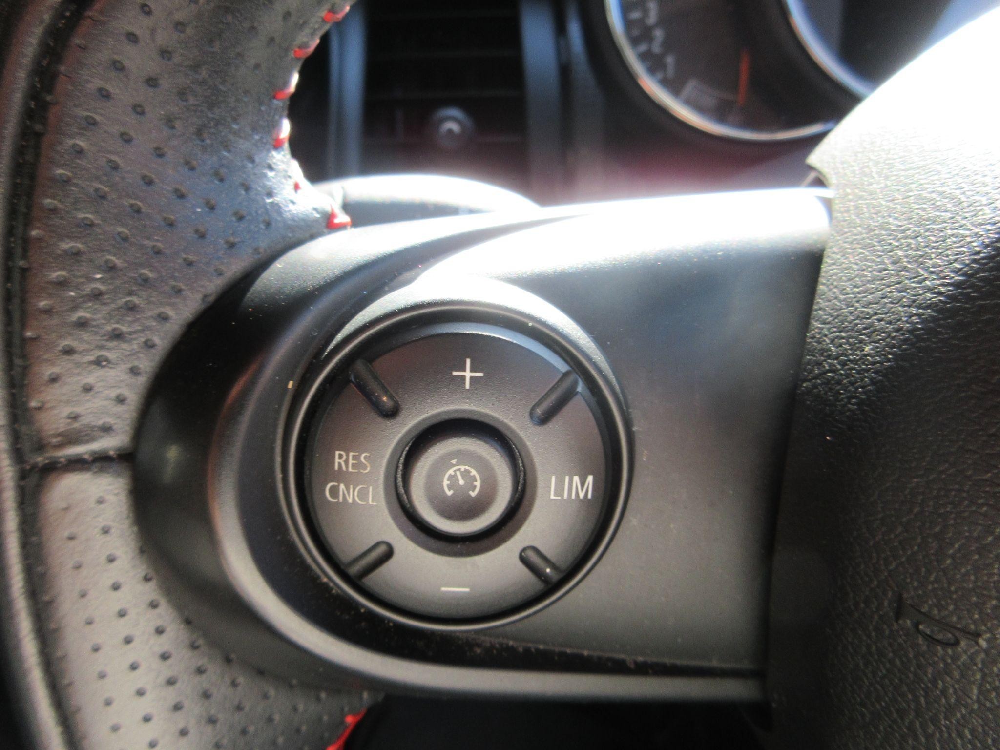 MINI Hatch Image 20