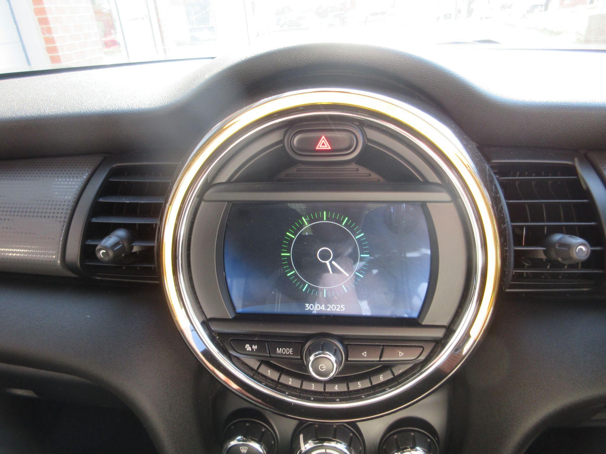 MINI Hatch Image 25